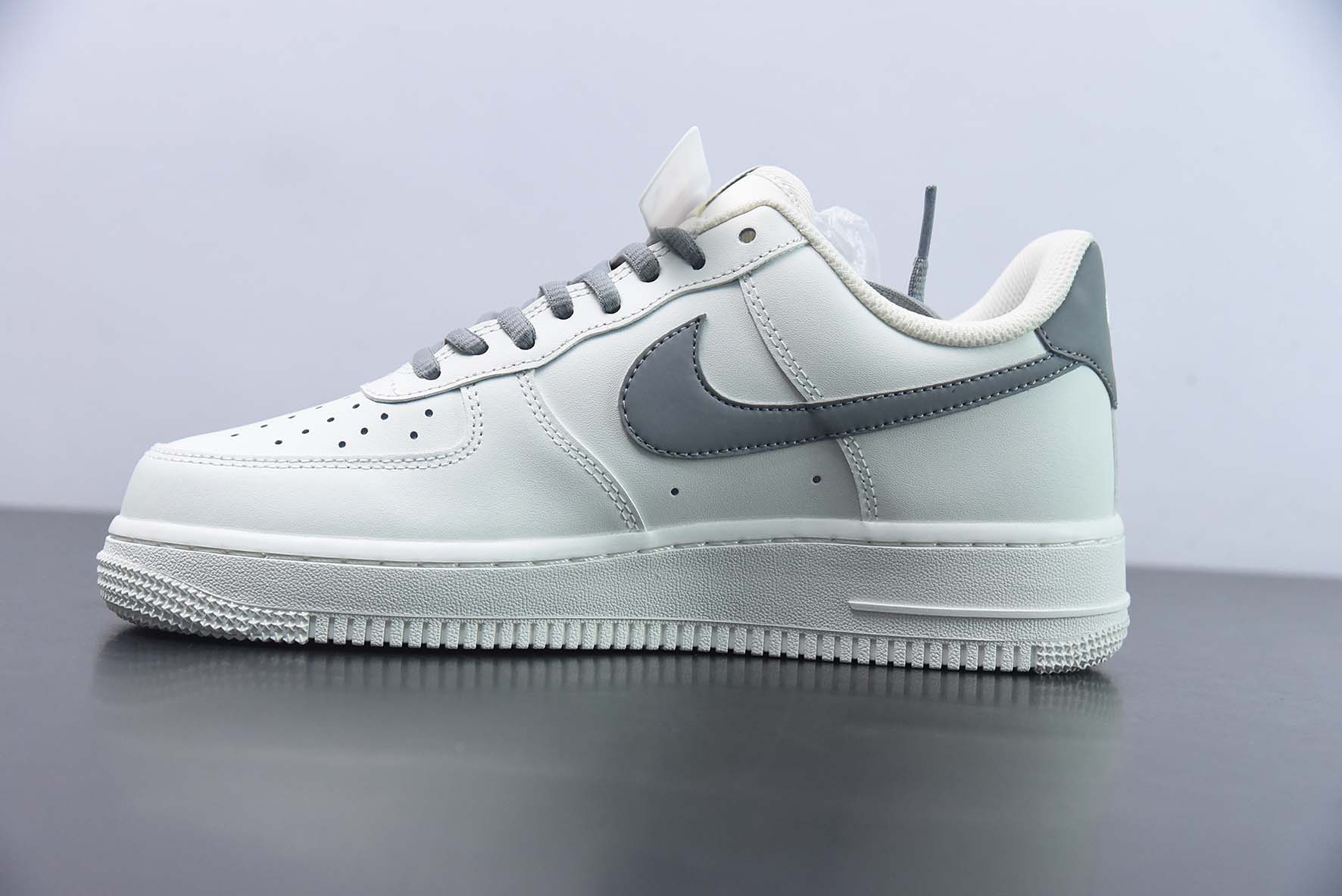 나이키 에어 포스 1 로우 07 로우 탑 에어 포스 1 캐주얼 크리켓 슈즈 베이지 그레이 아이템: CQ5059-222 사이즈: 36-44