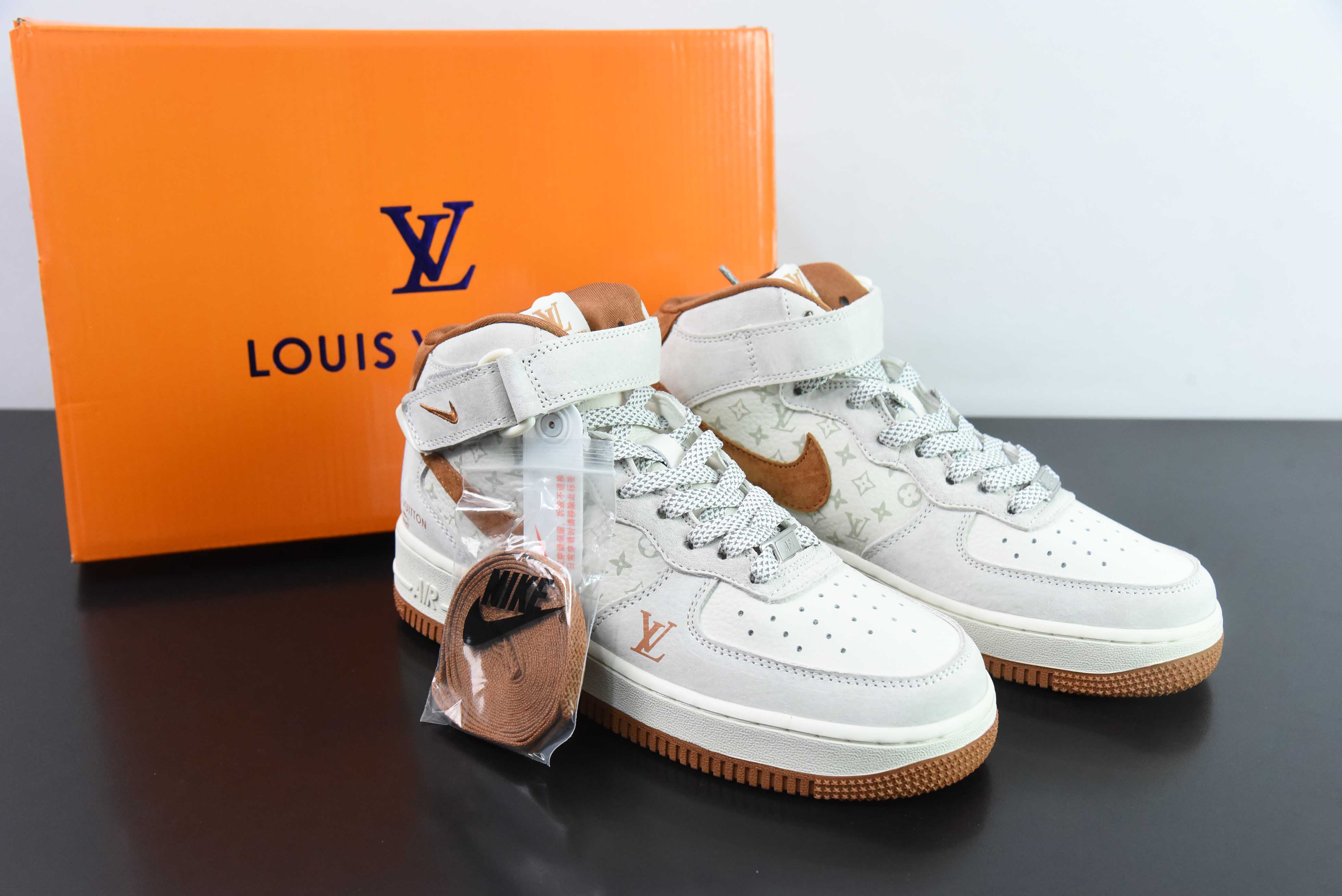 NK 에어 포스 107 로우 LV 코브랜드 - 베이지 그레이 브라운 프린트 에어 포스 1 미드탑 캐주얼 슈즈 아이템 번호: DQ7688-400 사이즈: 36-44