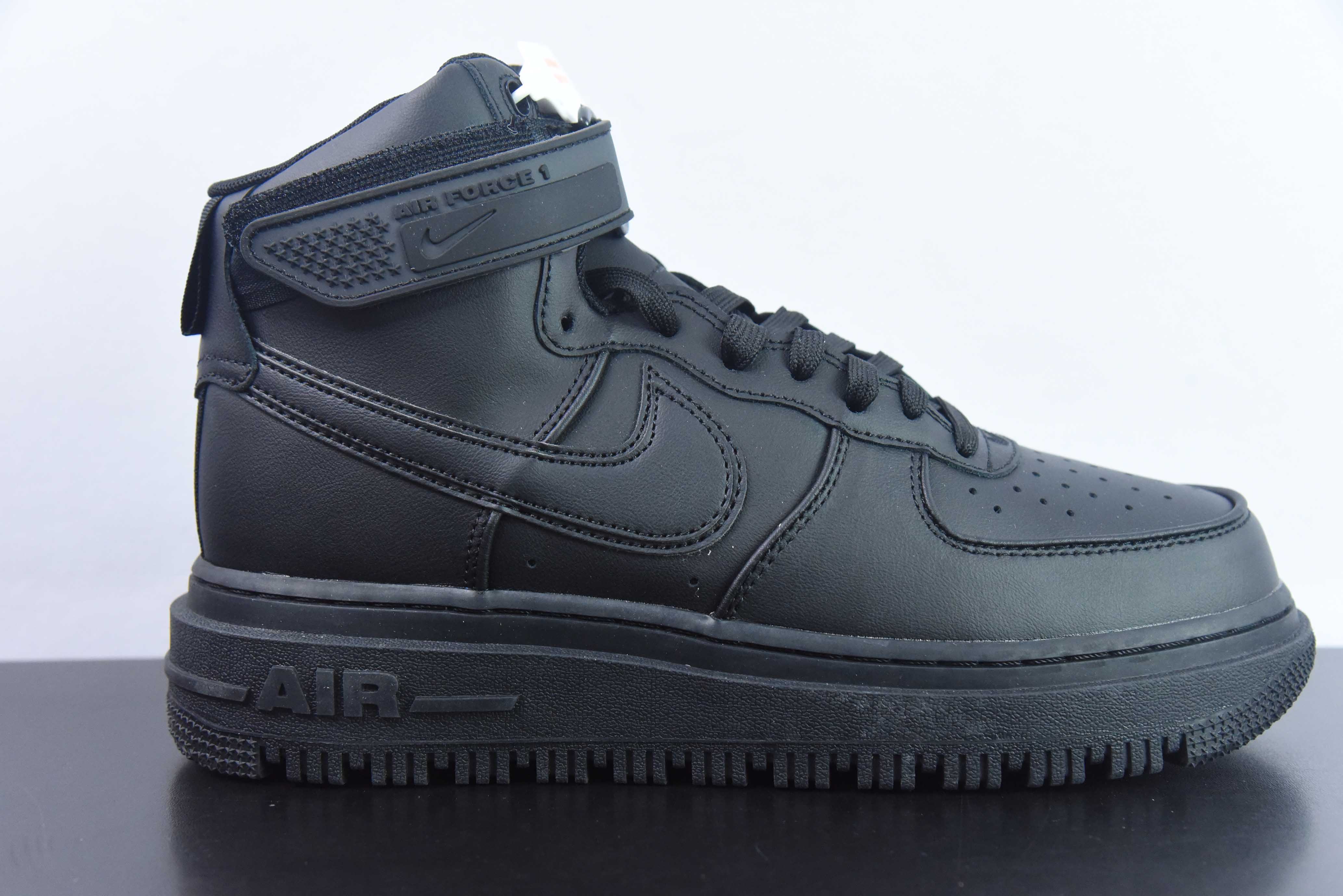 Nk 에어 포스 107 부츠 올 블랙 에어 포스 1 미드 탑 캐주얼 보드 슈즈 아이템 번호: DA0418-001 사이즈: 36-44