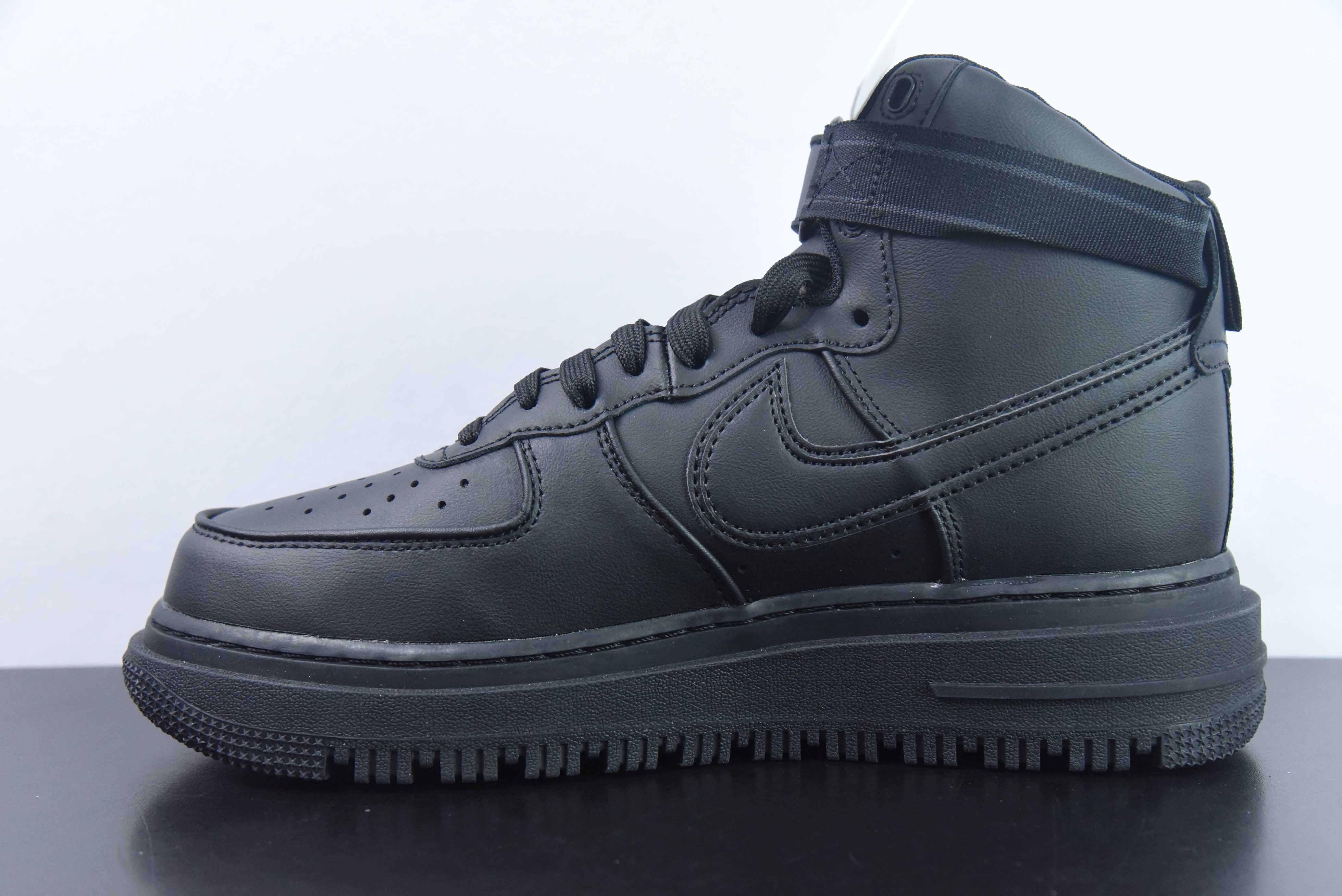 Nk 에어 포스 107 부츠 올 블랙 에어 포스 1 미드 탑 캐주얼 보드 슈즈 아이템 번호: DA0418-001 사이즈: 36-44