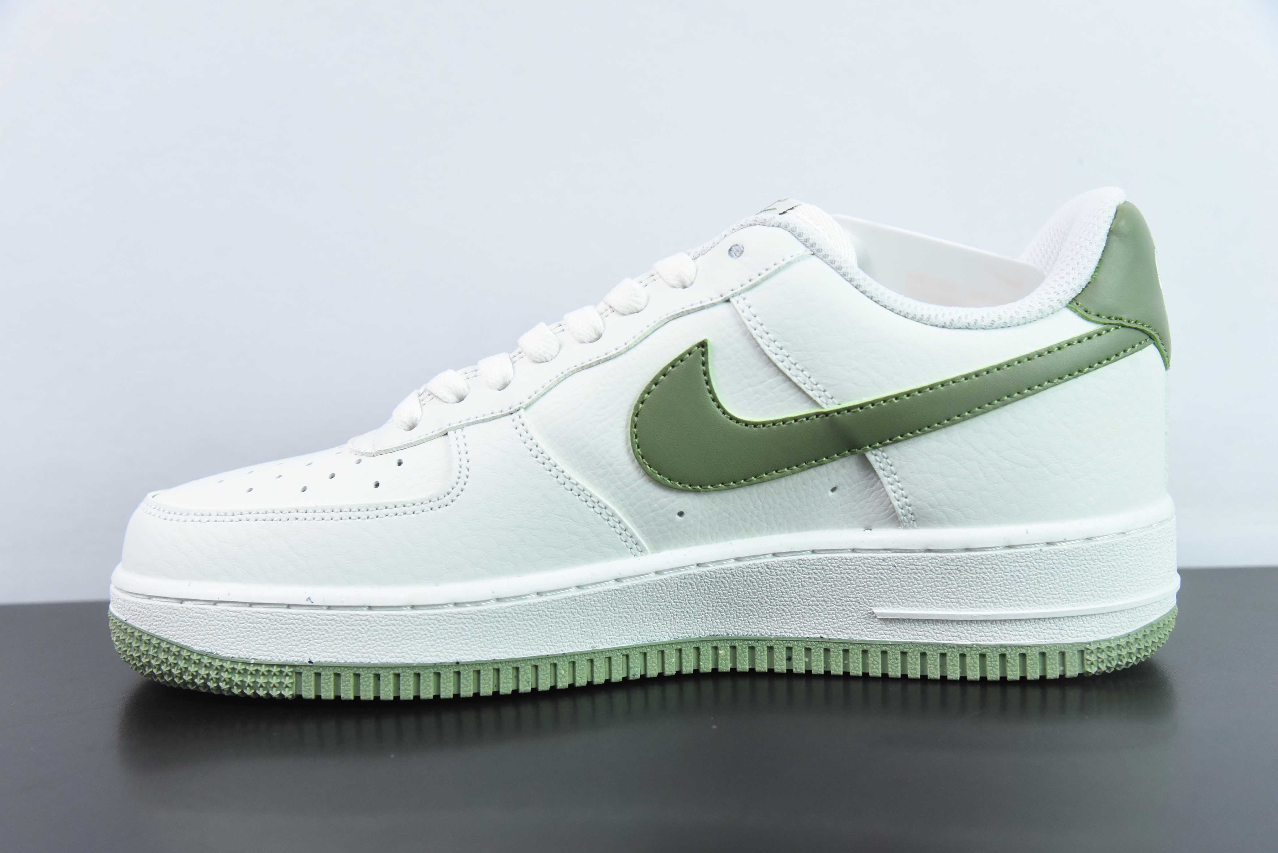 Nk 에어 포스 107 로우 베이지 화이트 그린 에어 포스 원 로우 탑 캐주얼 보드 슈즈 아이템 번호: DV3808-106 사이즈: 36-44