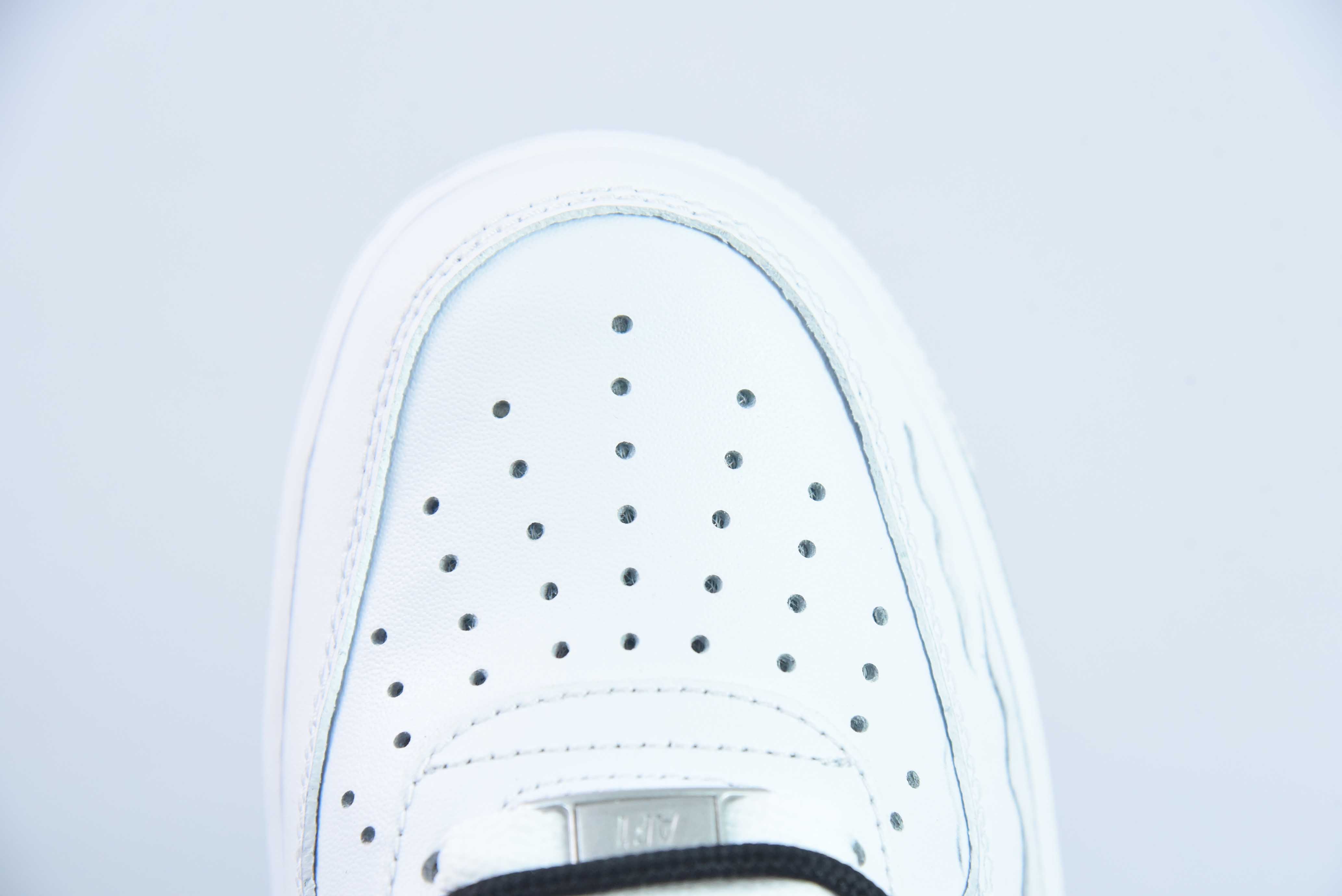 나이키 에어 포스 1 AF1 에어 포스 1 / 로우탑 화이트 및 블랙 그래피티 풍경화 품목 번호: CW2288-111 사이즈: 36-44