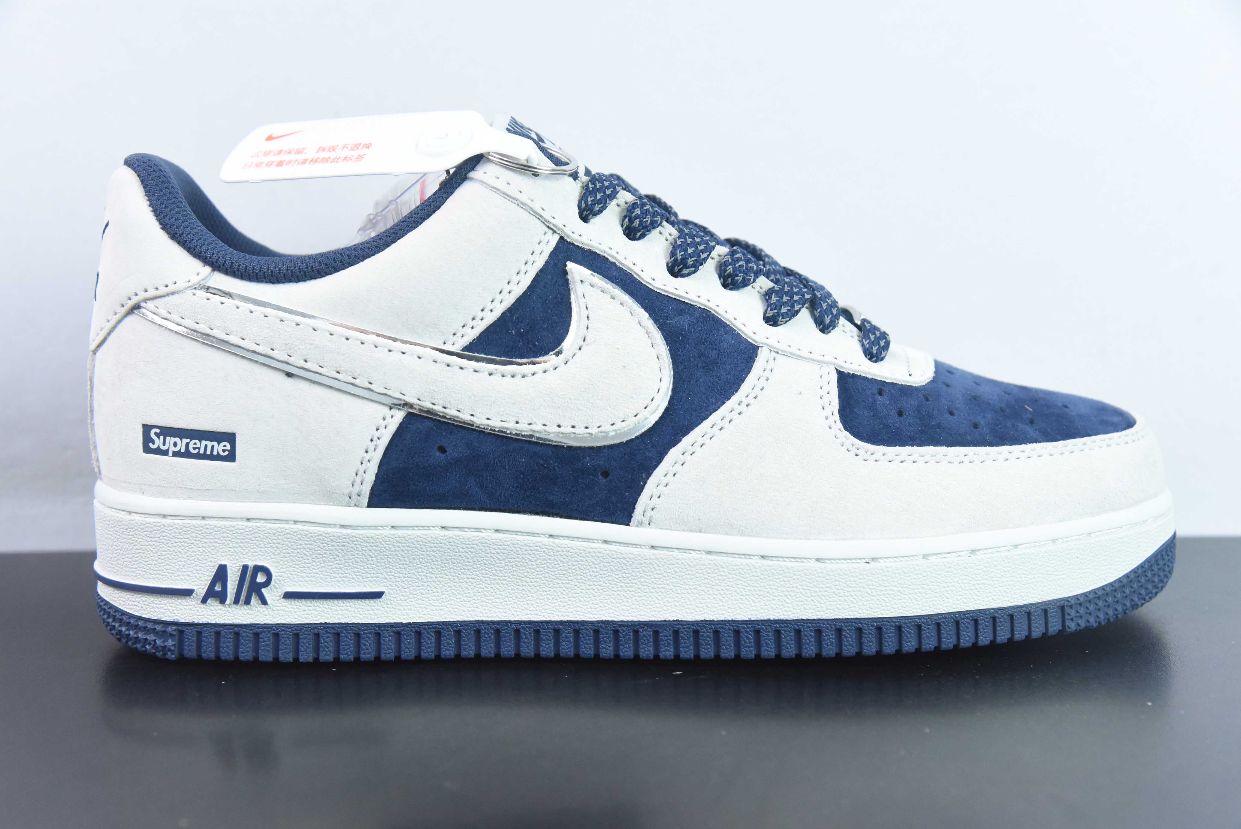 슈프림 x NK 에어 포스 107 로우 공동 브랜드 그레이 네이비 스웨이드 에어 포스 1 로우 탑 캐주얼 스니커즈 아이템 번호: ME2392-103 사이즈: 36-44