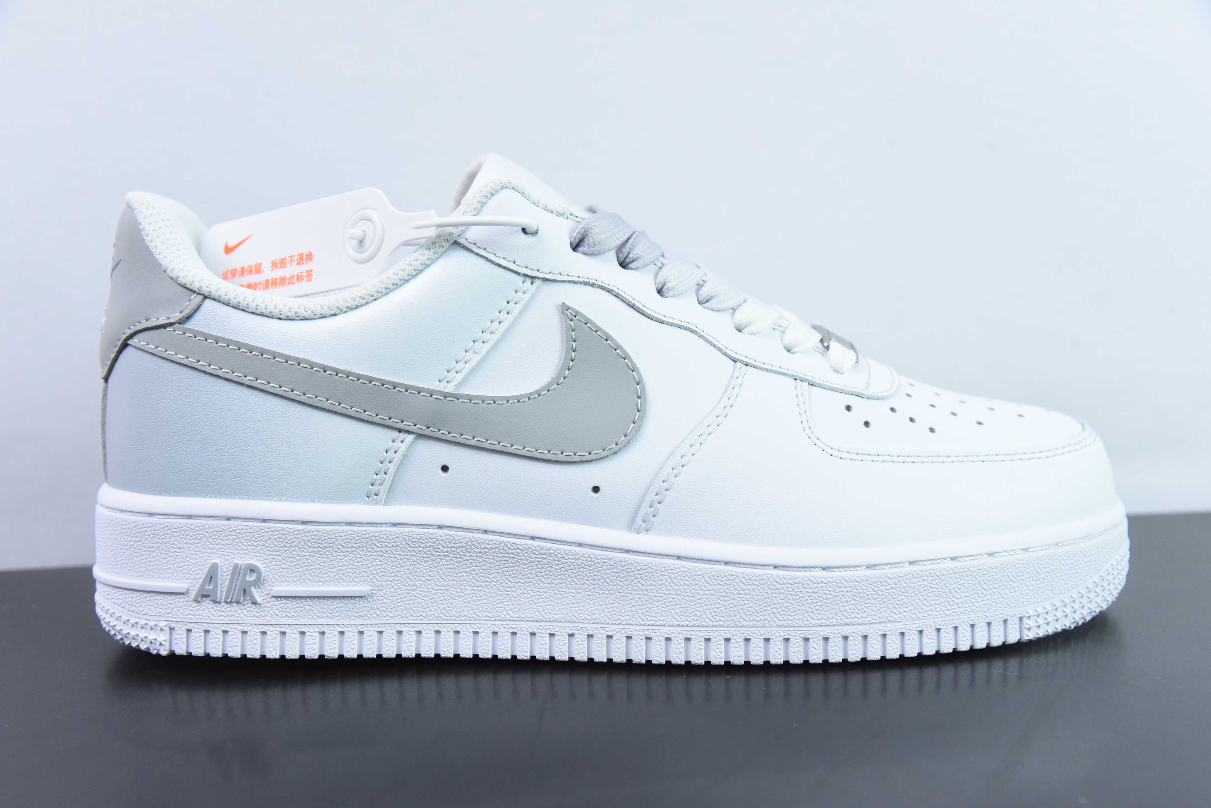 나이키 에어 포스 1 로우 07 그라데이션 그레이 후크 에어 포스 1 로우 탑 캐주얼 보드 슈즈 아이템 번호: FN0366-102 사이즈: 36-44