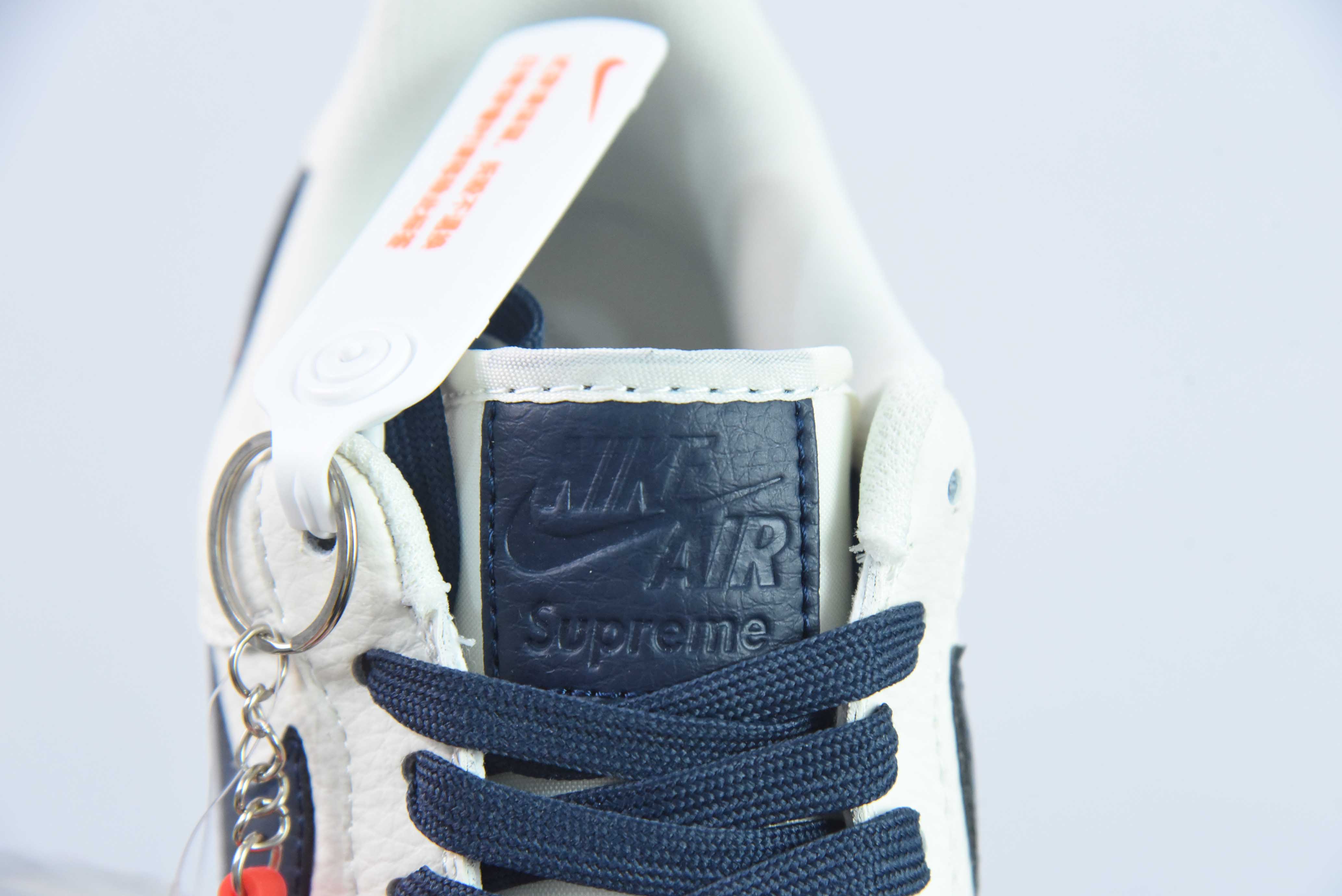 나이키 에어 포스 1 07 로우 슈프림 에어 포스 1 삼색 컬러웨이 아이템 번호: SU2305-005 사이즈: 36-44