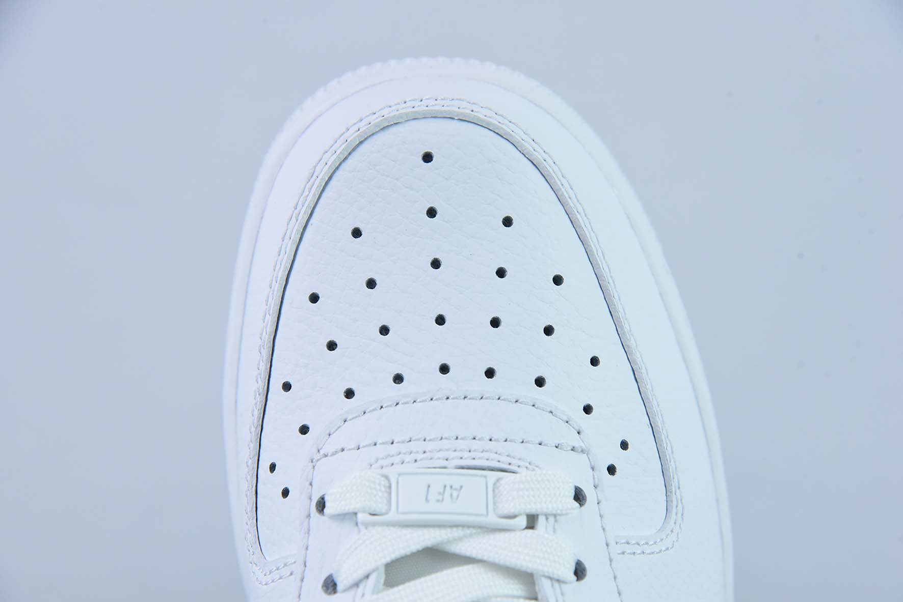 나이키 에어 포스 107 로우 화이트 핑크 캐슈 플라워 에어 포스 1 로우 탑 캐주얼 스니커즈 아이템 번호: DJ9942-106 사이즈: 36-44