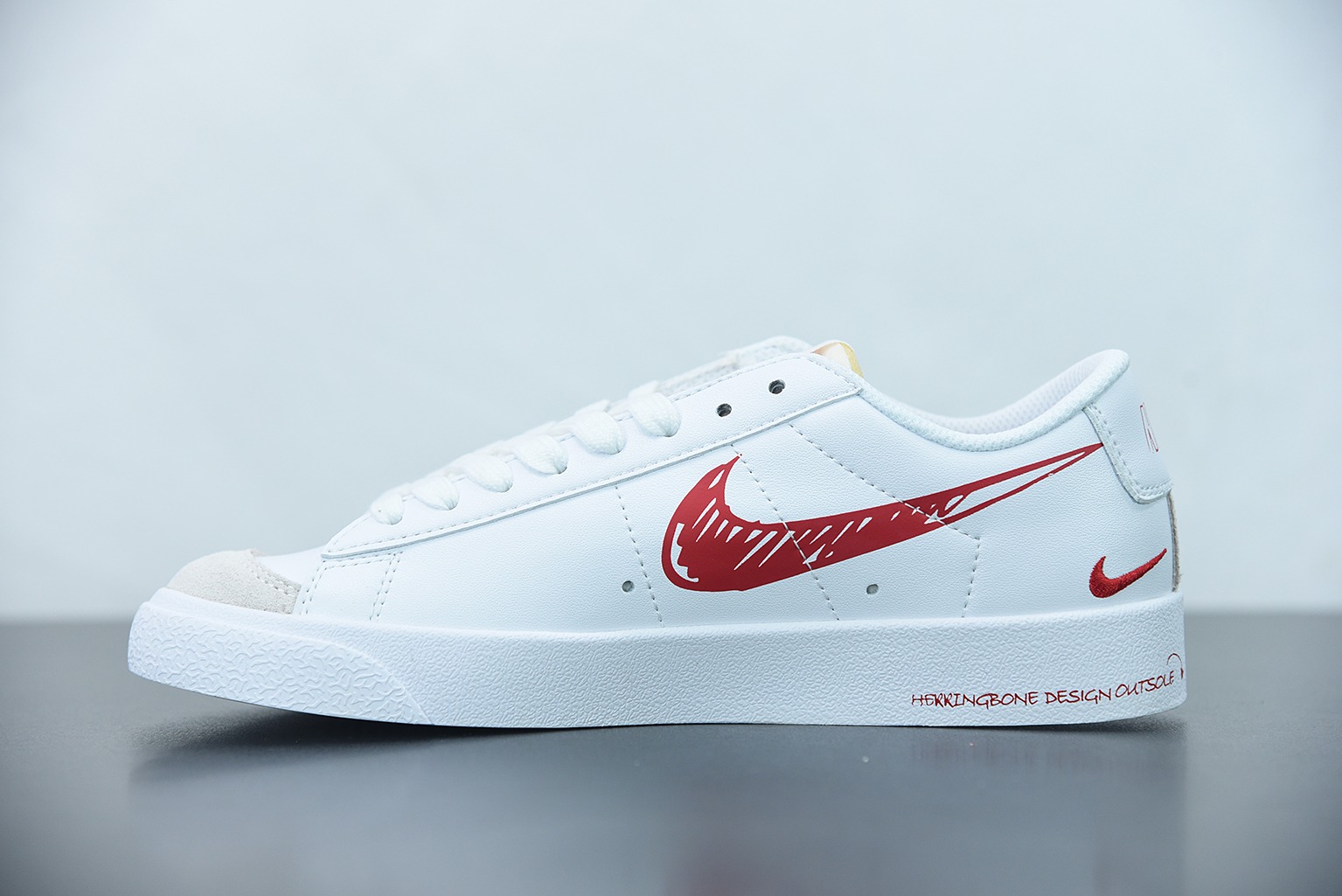 NK 블레이저 미드 77 인피니트 레드 그래피티 아이템 번호: DA6364-103 사이즈: 36-44