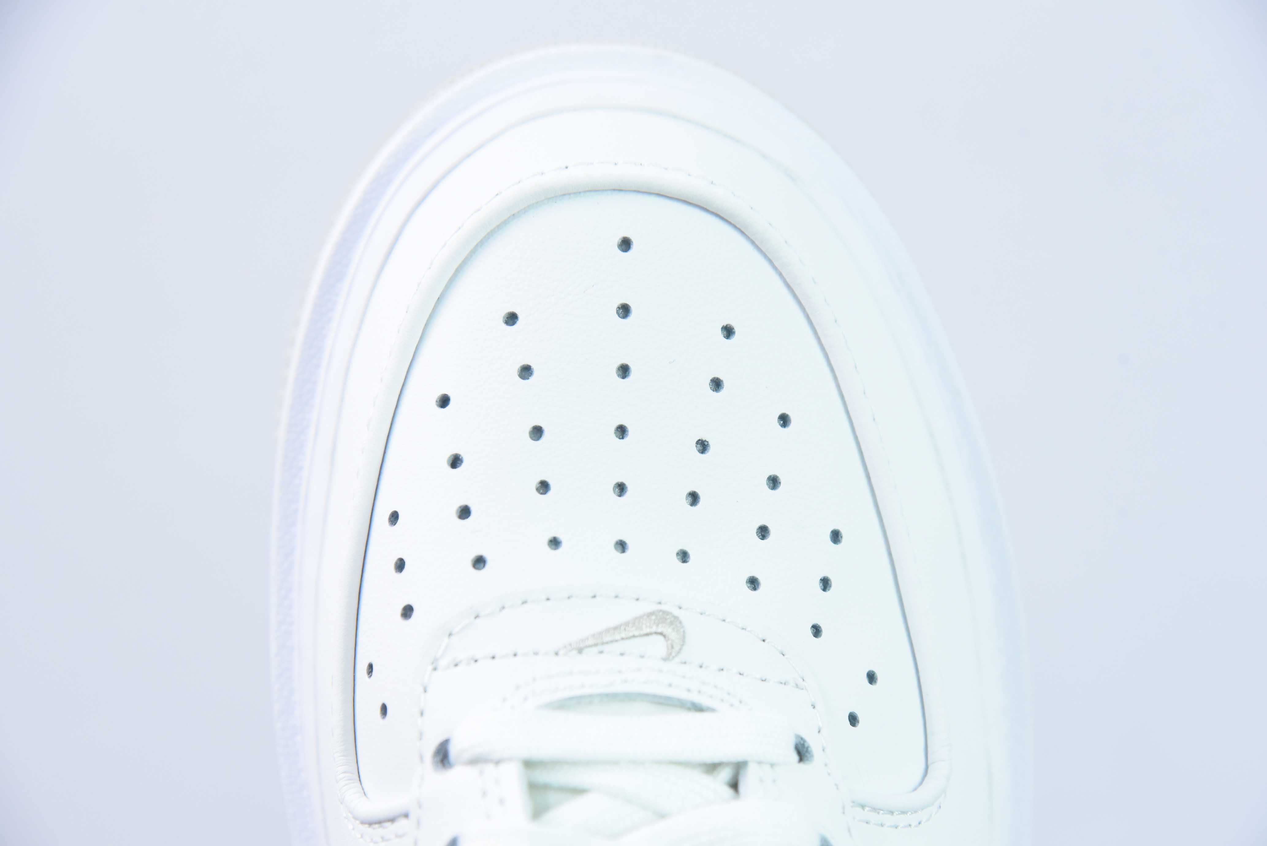 나이키 에어 포스 107 부츠 에어 포스 원 하이탑 캐주얼 보드 슈즈 기능성 하이탑 아이템 번호: DA0418-100 사이즈: 36-44