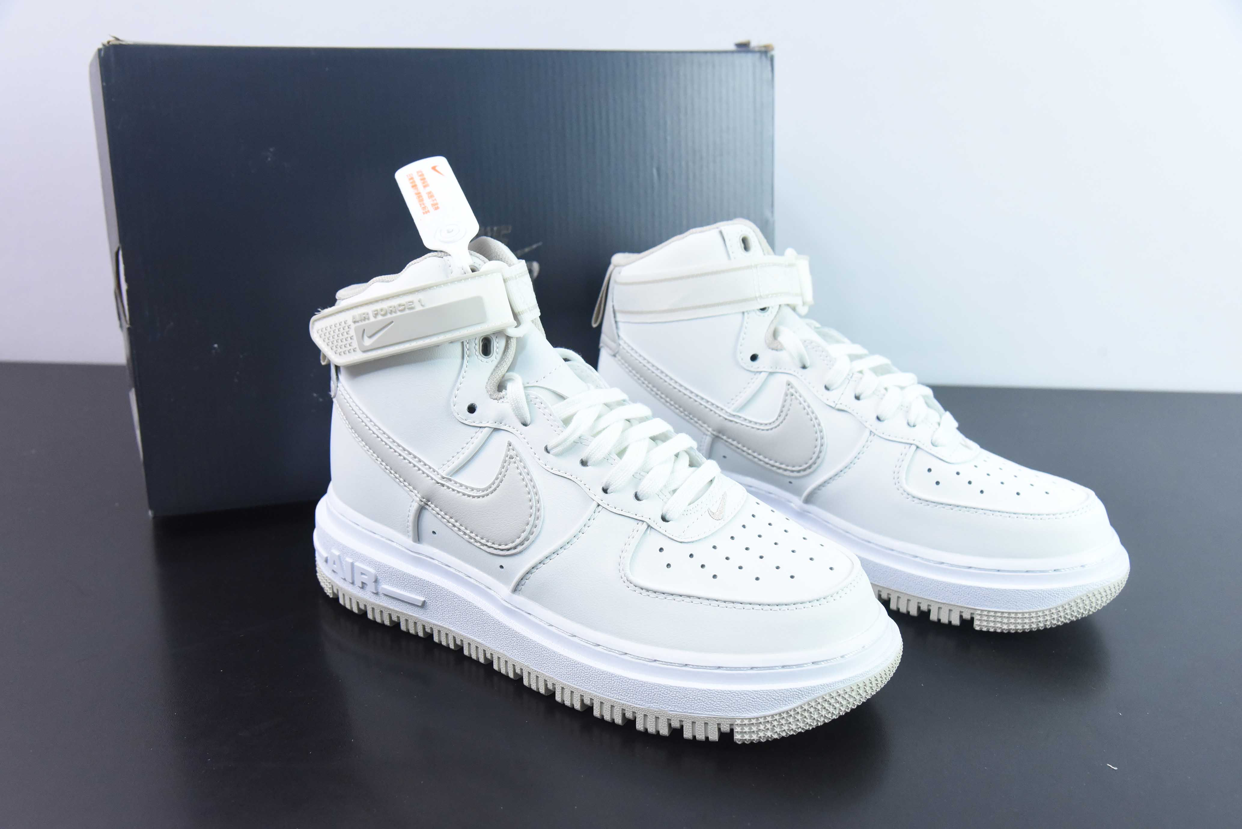 나이키 에어 포스 107 부츠 에어 포스 원 하이탑 캐주얼 보드 슈즈 기능성 하이탑 아이템 번호: DA0418-100 사이즈: 36-44