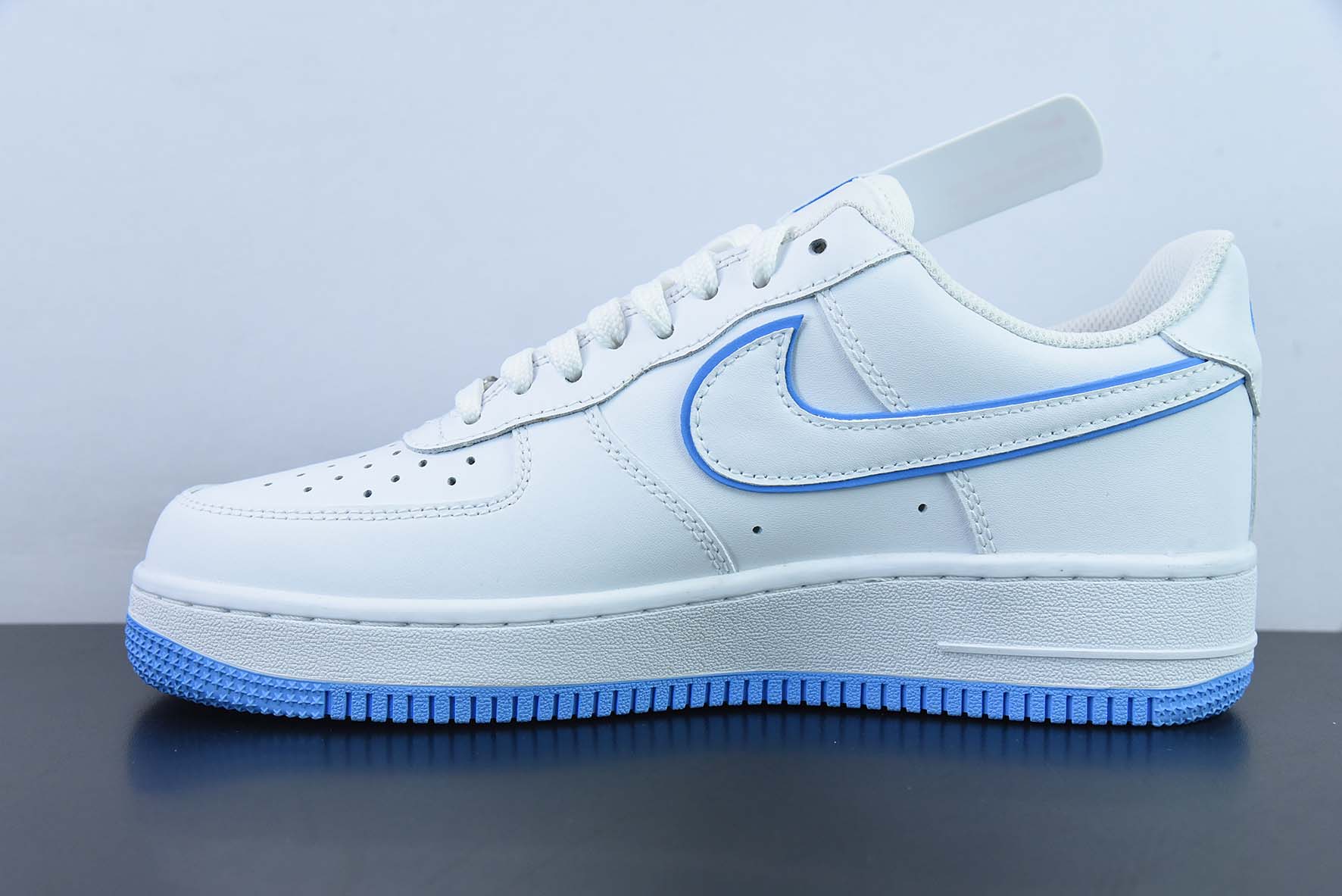 나이키 에어 포스 1 07 로우 LX 화이트/UNC 에어 포스 원 레더 화이트 노스캐롤라이나 블루 스택 후크 DV0788-101 사이즈: 36-44