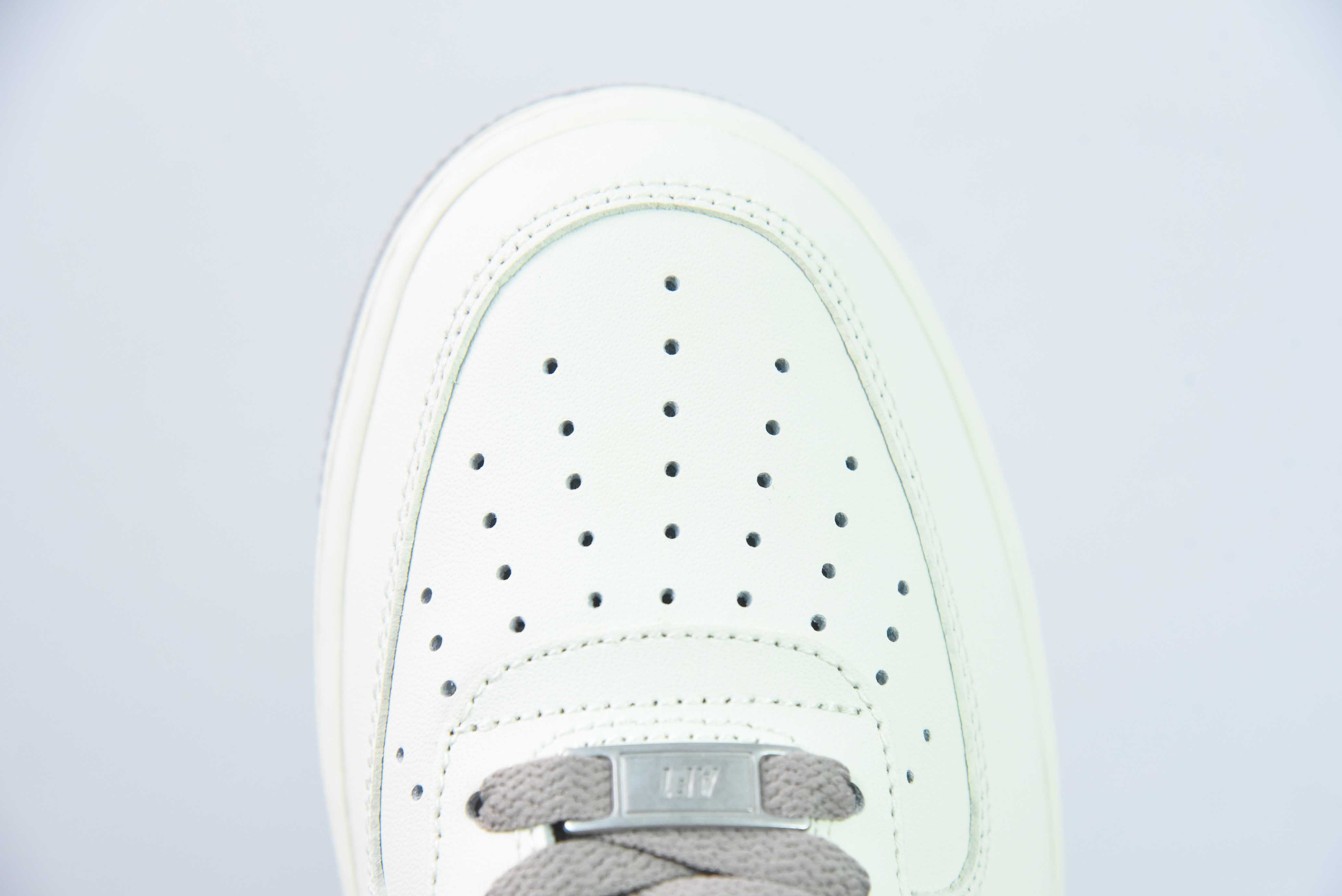 루이 비통 & 나이키 에어 포스 1 07 로우 프린트 커리 루이 비통 X 나이키 코업 아이템 번호: LV0506-099 사이즈: 36-44