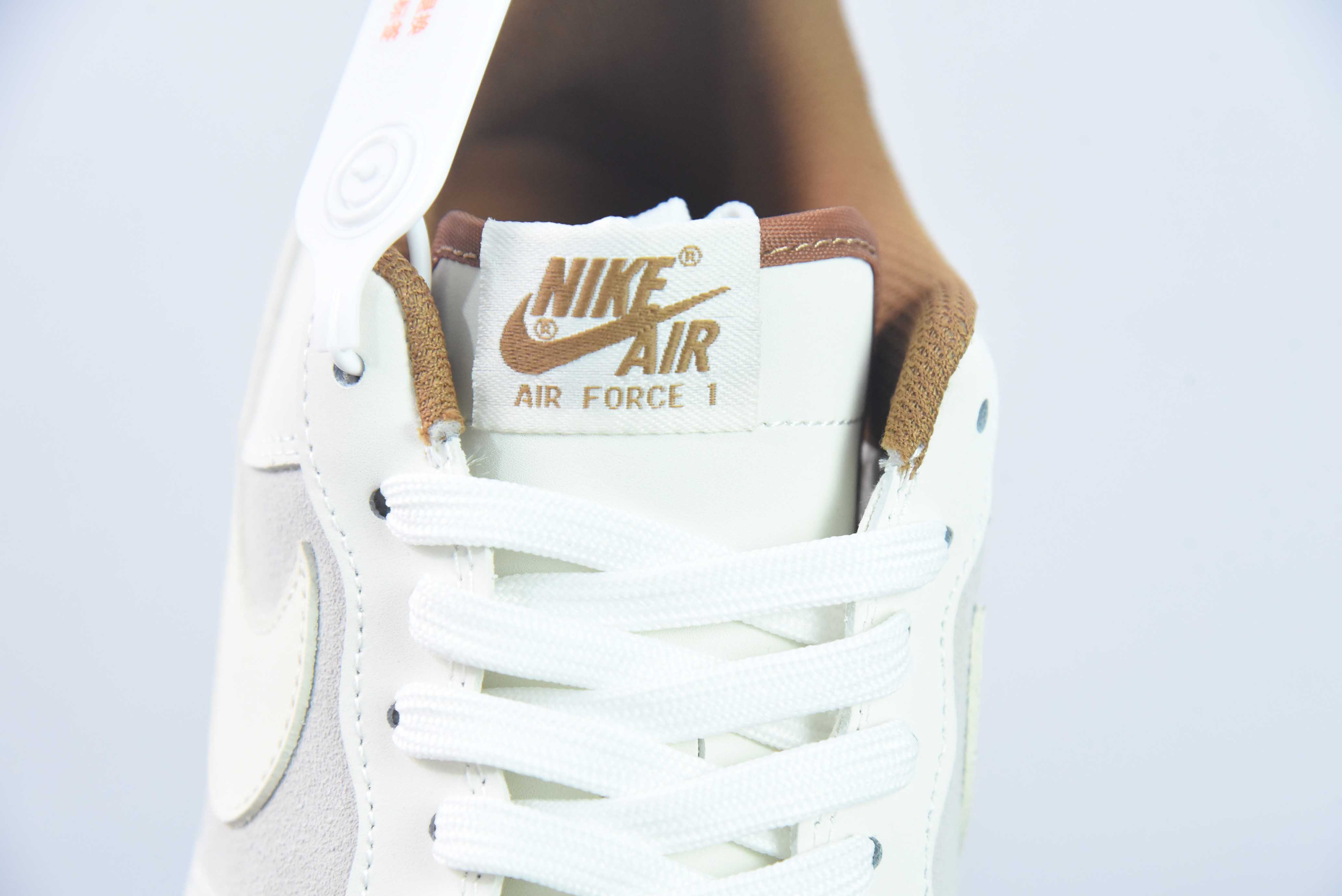 나이키 에어 포스 1 AF1 에어 포스 원 / 로우탑 베이지 그레이 래빗 자수 아이템 번호: AE3398-668 사이즈: 36-44