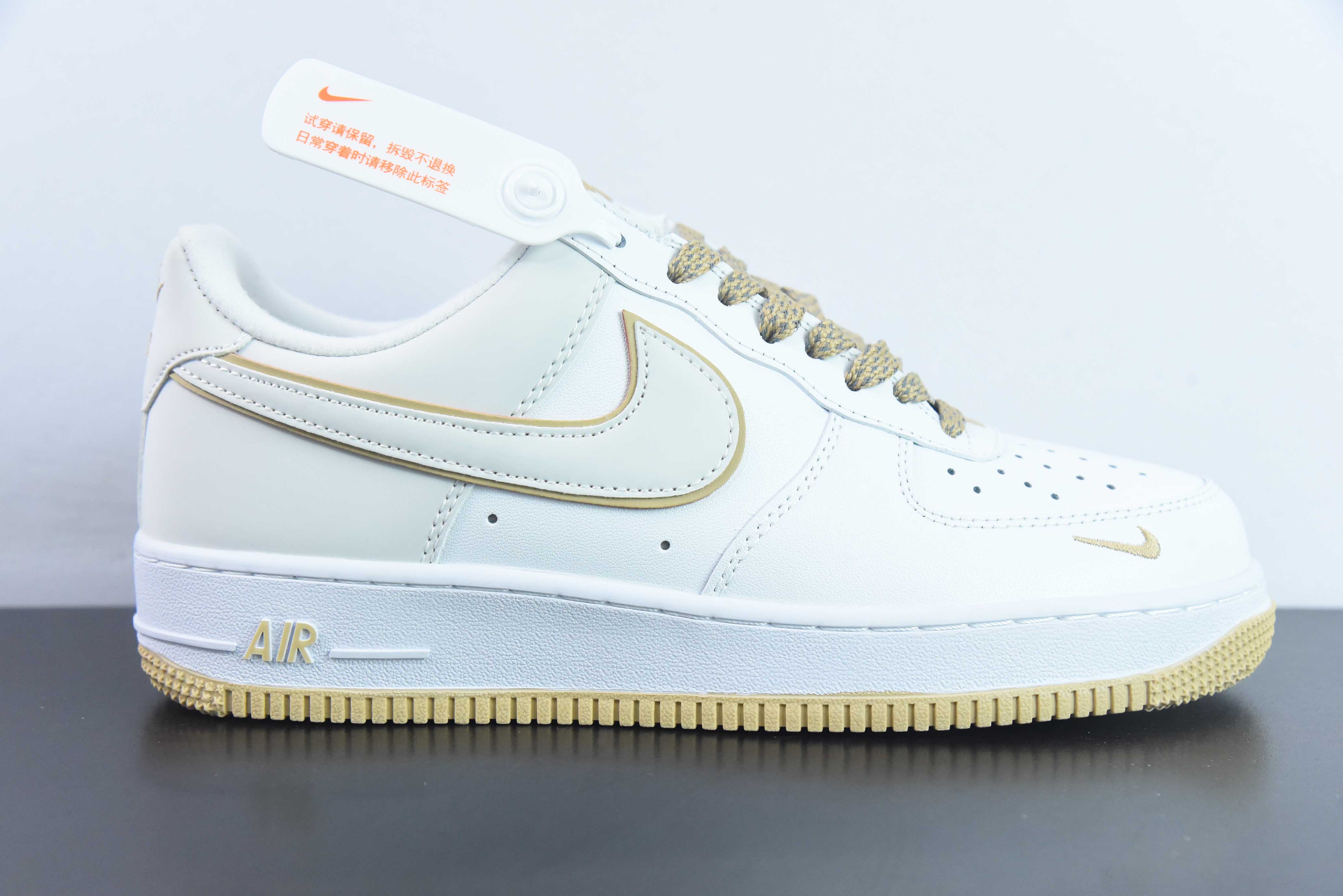 나이키 에어 포스 1 AF1 에어 포스 1/로우탑 화이트 브라운 자수 아이템 번호: YZ8115-004 사이즈: 36-44