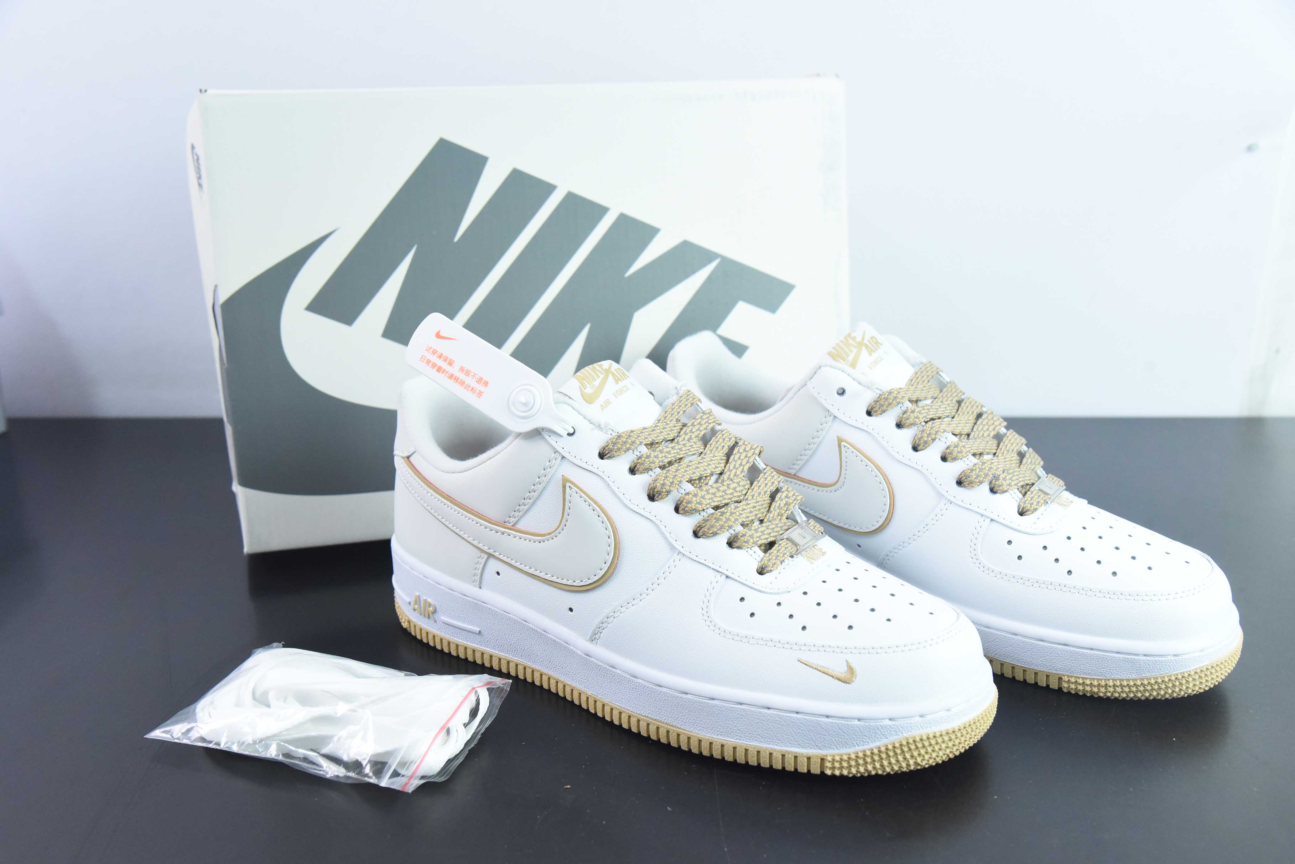 나이키 에어 포스 1 AF1 에어 포스 1/로우탑 화이트 브라운 자수 아이템 번호: YZ8115-004 사이즈: 36-44