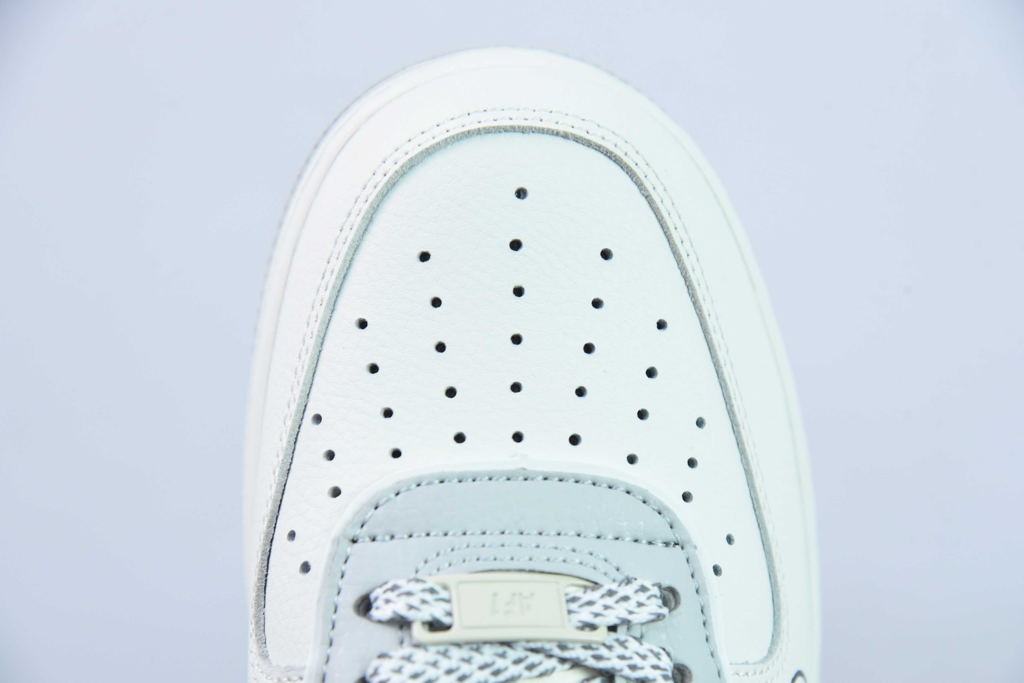 나이키 에어 포스 107 로우 공동 브랜드 커스텀 에어 포스 1 로우탑 캐주얼 신발 아이템 번호: CZ9183-001 사이즈: 36-44