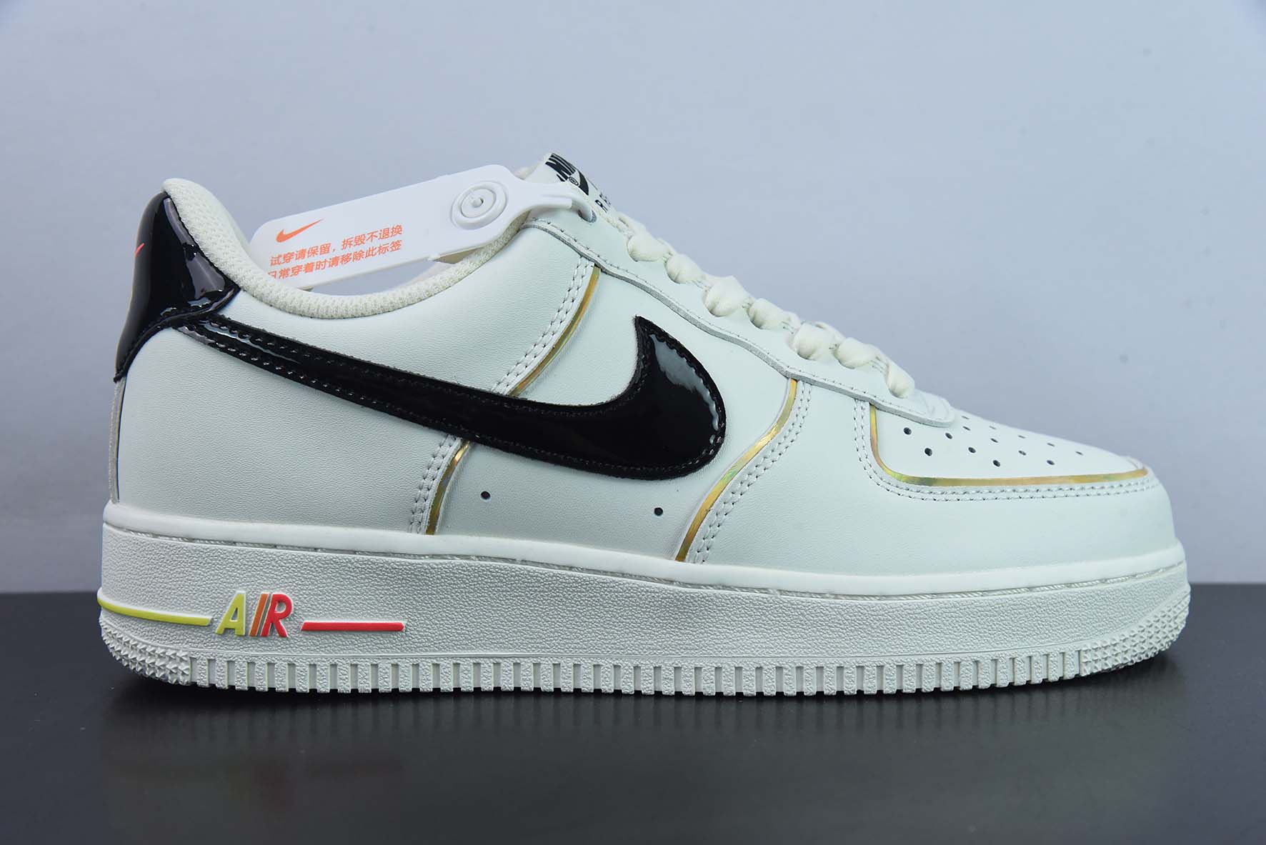 나이키 에어 포스 1 로우 골드 트림 대즐 컬러 에어 포스 1 로우 탑 캐주얼 보드 슈즈 아이템 번호: ZX9856-599 사이즈: 36-44