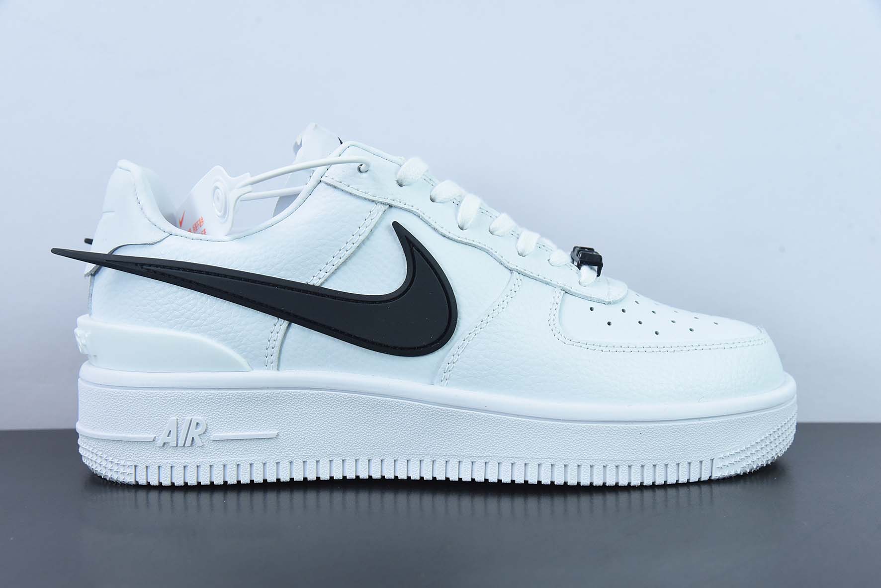 AMBUSH x Nike 에어 포스 1 로우 화이트/블랙 에어 포스 1 와이드 솔 공동 브랜드 화이트 및 블랙 빅 후크 DV3464-002 사이즈: 36-44