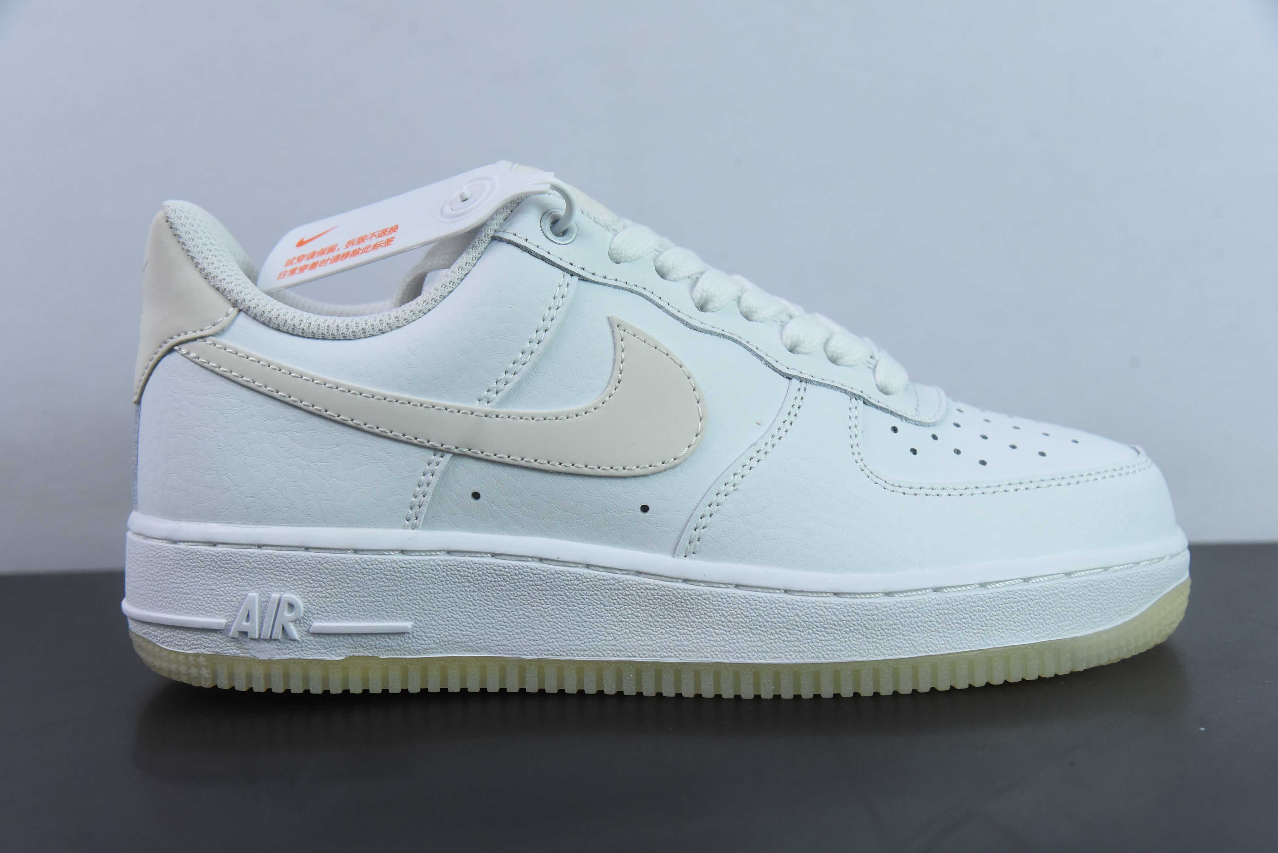 나이키 에어 포스 1 로우 07 화이트 그레이 루미너스 에어 포스 1 로우 탑 캐주얼 스니커즈 아이템 번호: AO2132-101 사이즈: 36-44