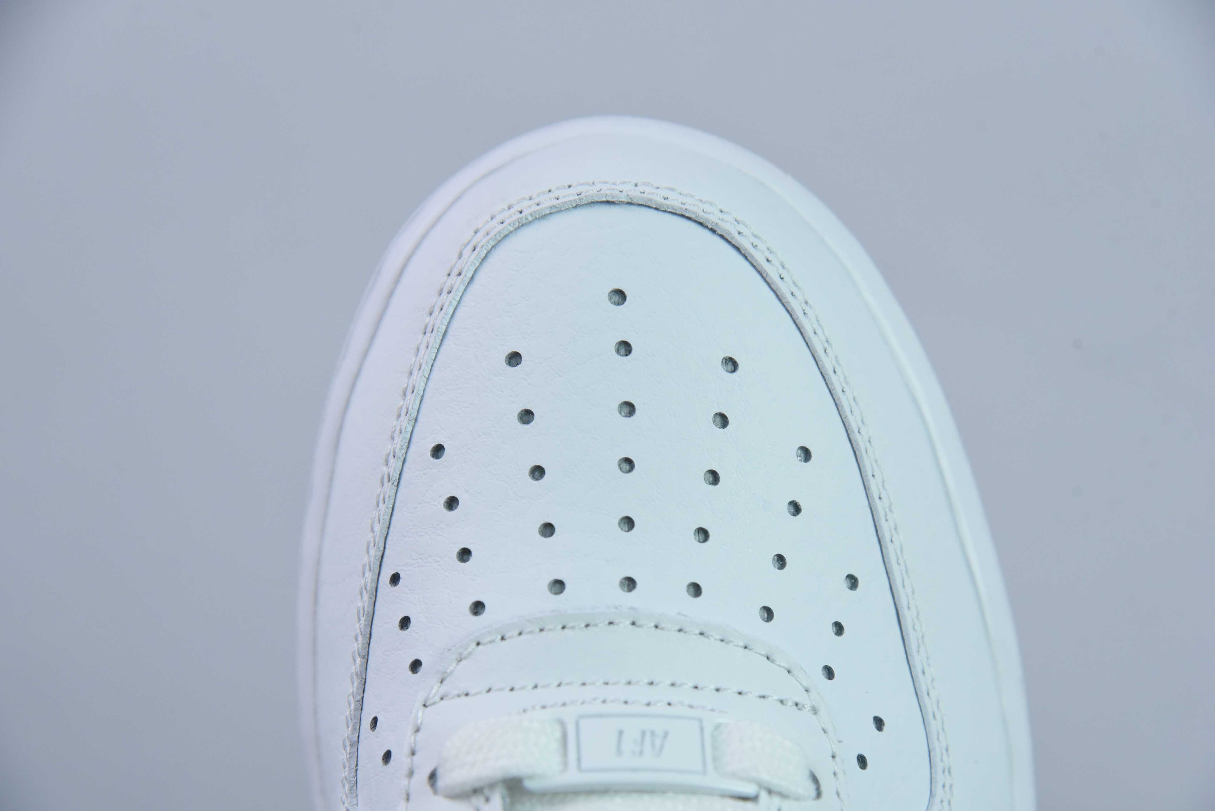 나이키 에어 포스 1 로우 07 화이트 그레이 루미너스 에어 포스 1 로우 탑 캐주얼 스니커즈 아이템 번호: AO2132-101 사이즈: 36-44