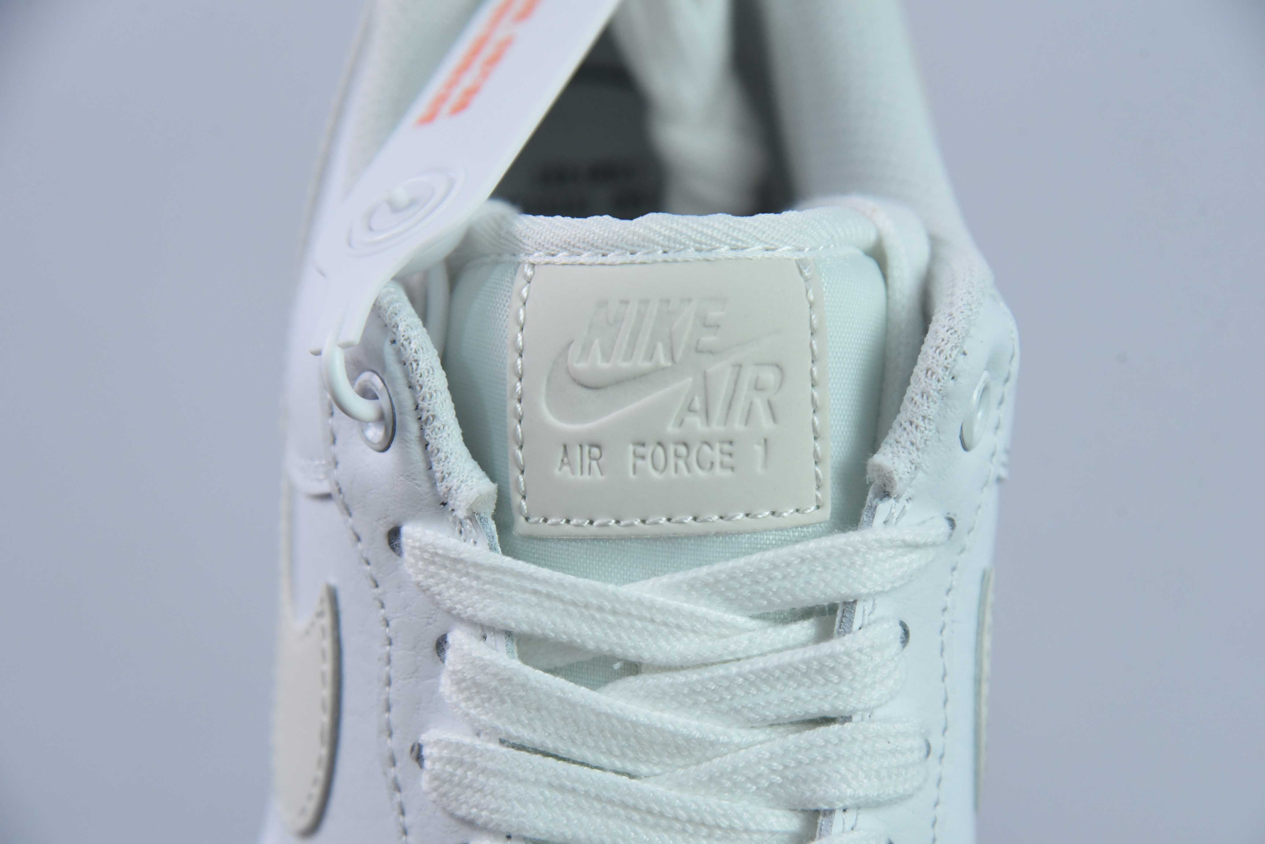 나이키 에어 포스 1 로우 07 화이트 그레이 루미너스 에어 포스 1 로우 탑 캐주얼 스니커즈 아이템 번호: AO2132-101 사이즈: 36-44