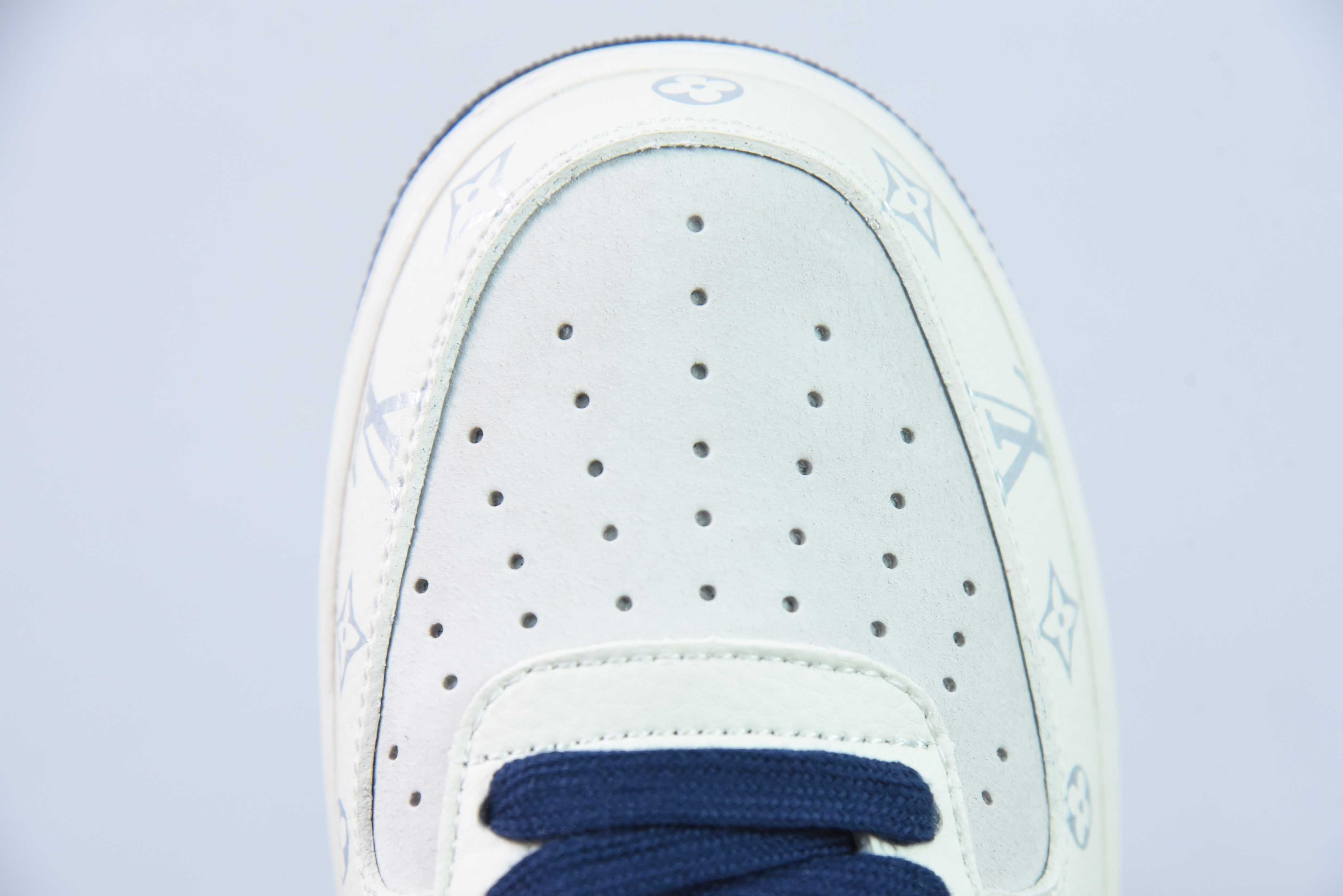 나이키 에어 포스 1 AF1 에어 포스 1/로우탑 화이트 블루 레드 테일 LV 프린트 아이템 번호: CV1724-111 사이즈: 36-44