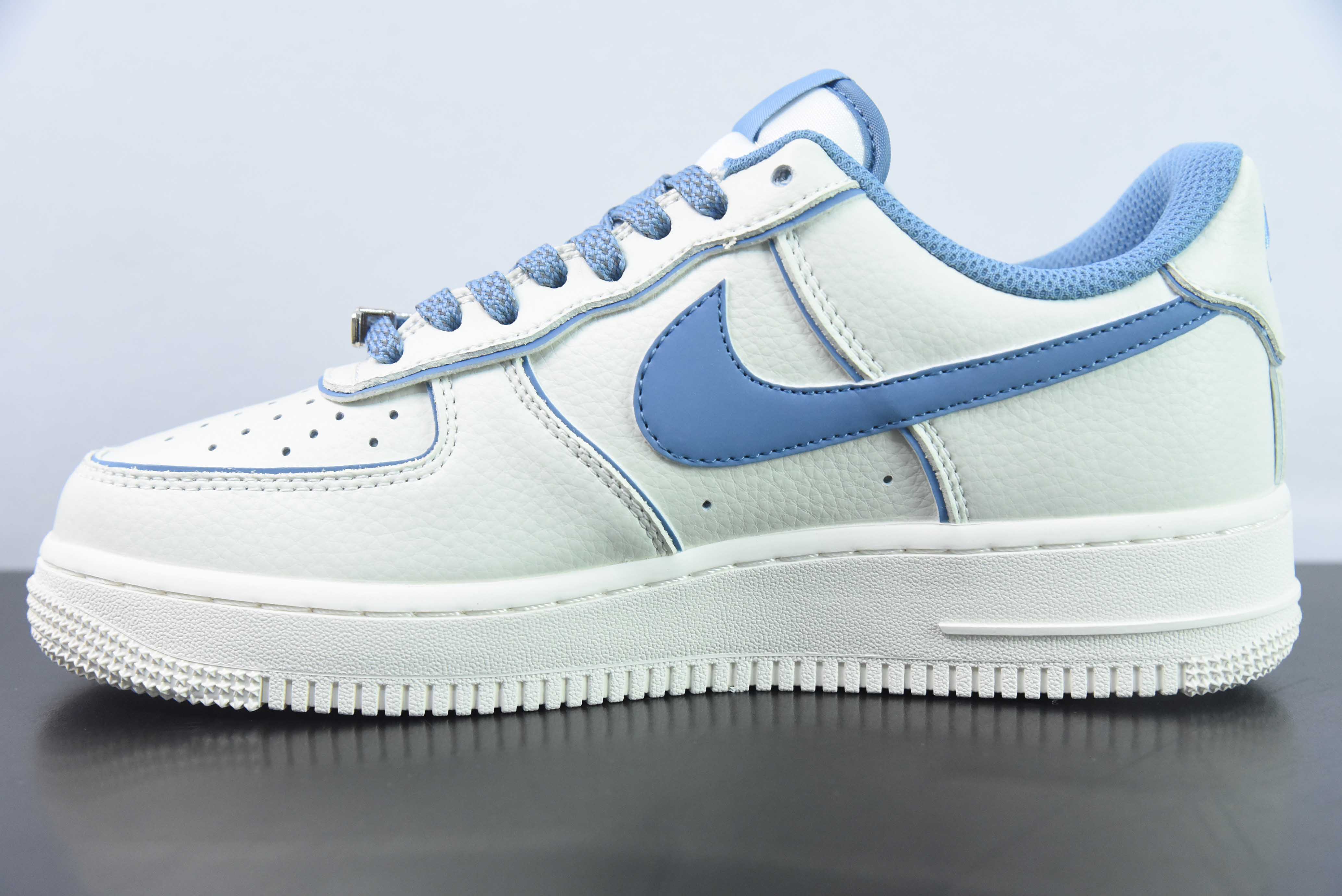 나이키 에어 포스 1 AF1 에어 포스 1/로우탑 화이트 및 블루 품목 번호: UH8958-122 사이즈: 36-44