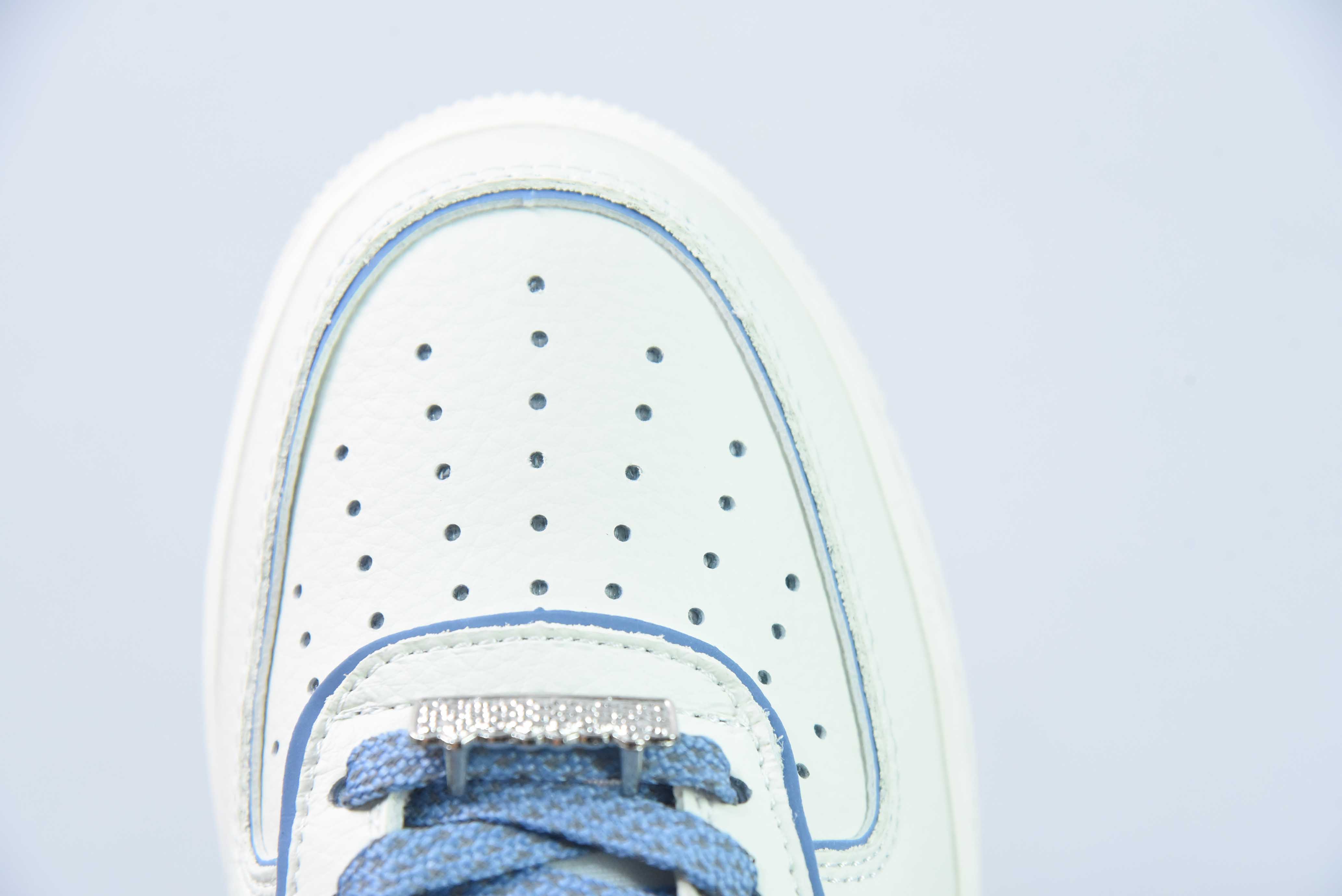 나이키 에어 포스 1 AF1 에어 포스 1/로우탑 화이트 및 블루 품목 번호: UH8958-122 사이즈: 36-44