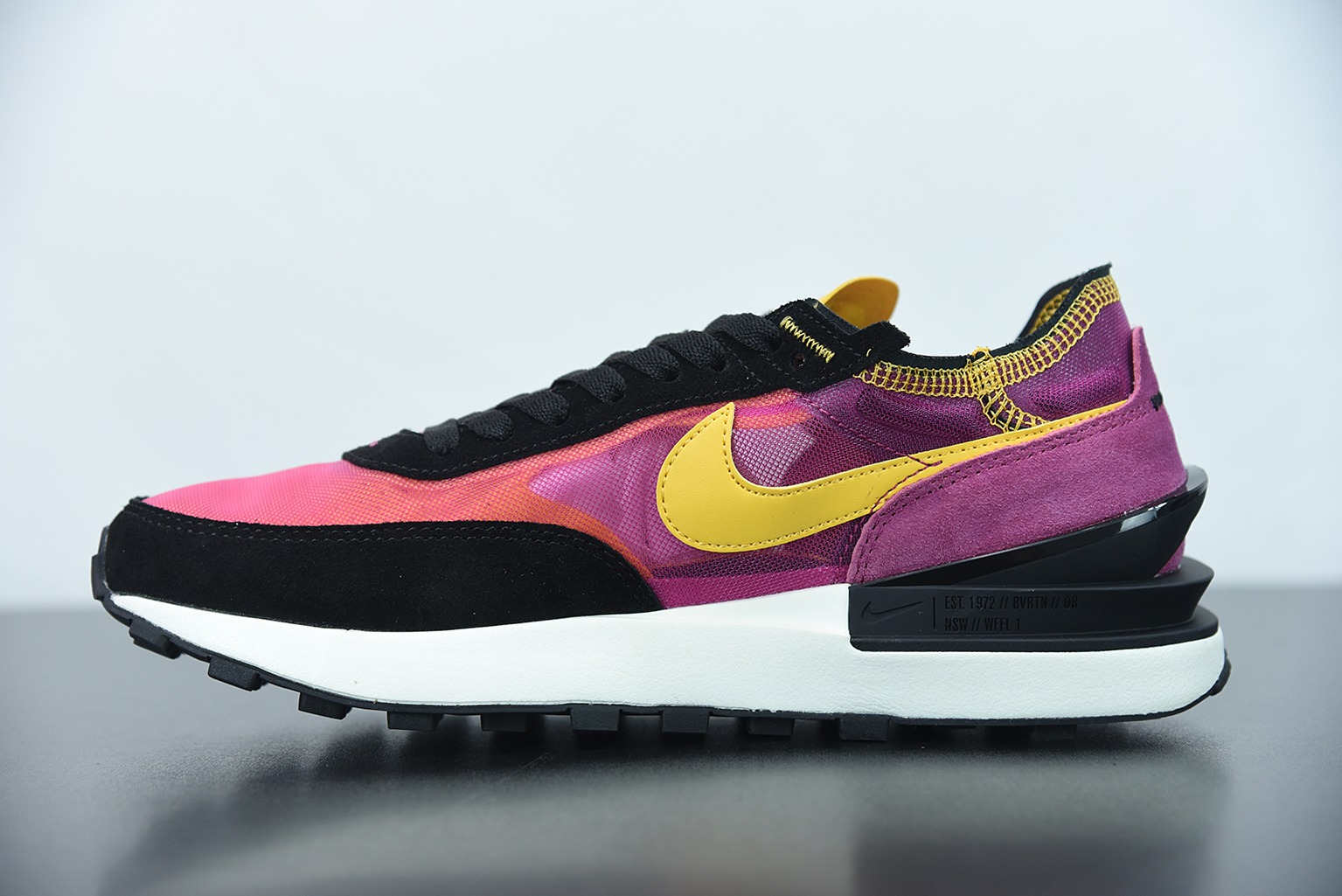 와플 제너레이션 시리즈 조깅화 블랙 퍼플 골드 품목 번호: DA7995-600 사이즈: 36-44