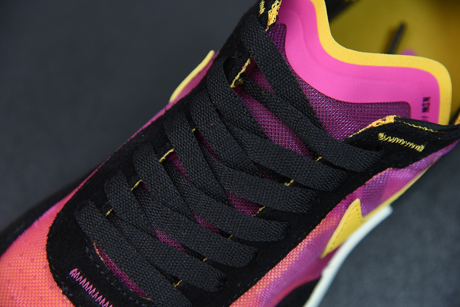 와플 제너레이션 시리즈 조깅화 블랙 퍼플 골드 품목 번호: DA7995-600 사이즈: 36-44