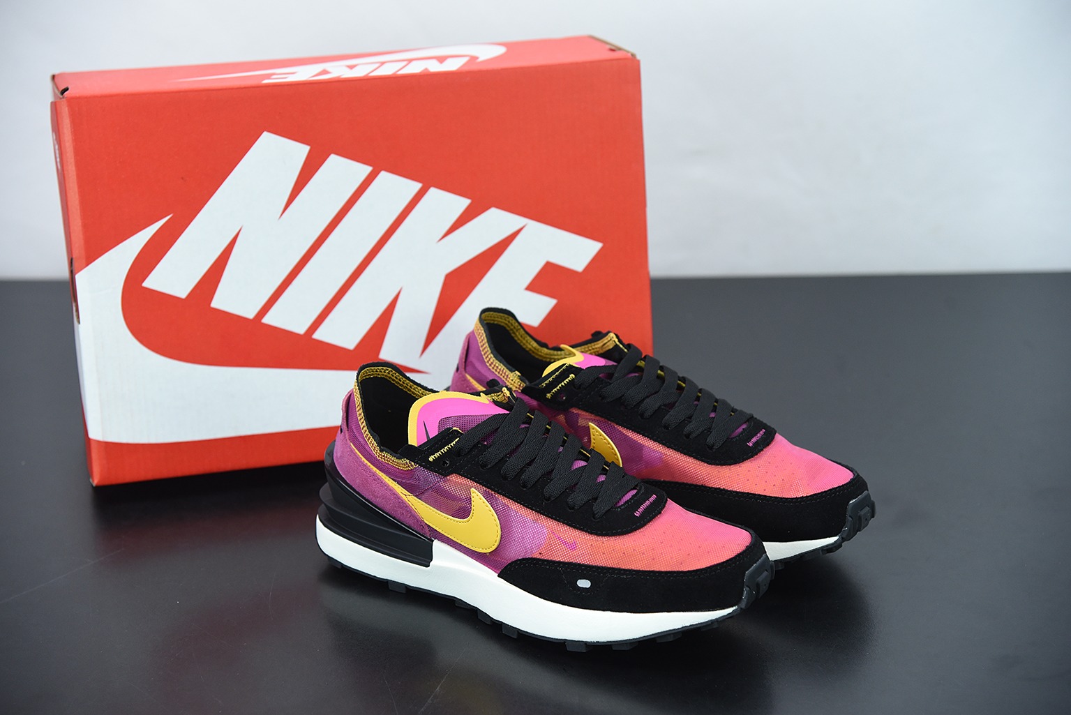 와플 제너레이션 시리즈 조깅화 블랙 퍼플 골드 품목 번호: DA7995-600 사이즈: 36-44