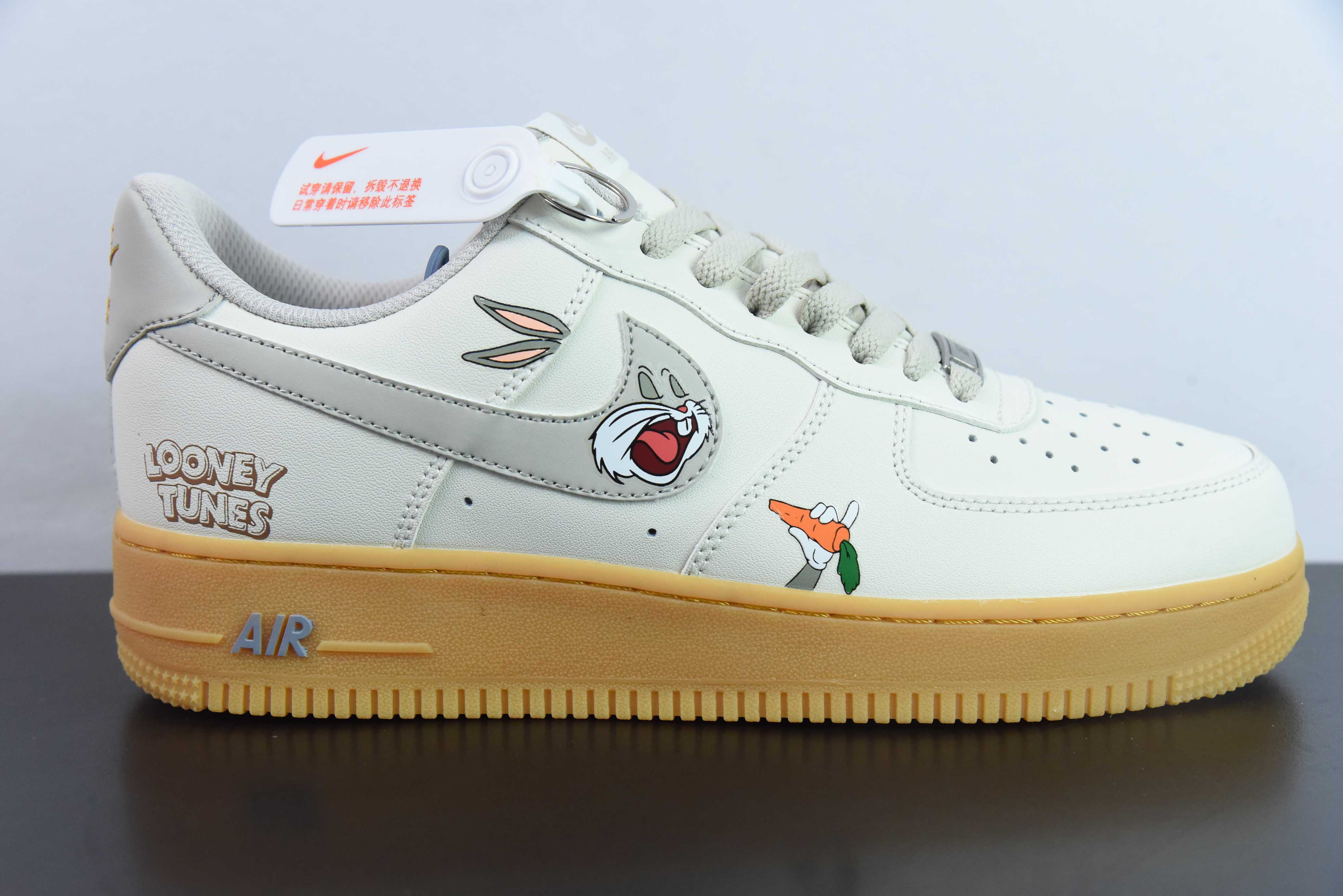 Nk 에어 포스 107 로우 벅스 버니 벅스 버니 에어 포스 1 로우탑 캐주얼 보드쇼츠 제품 번호: XC2351-660 사이즈: 36-44