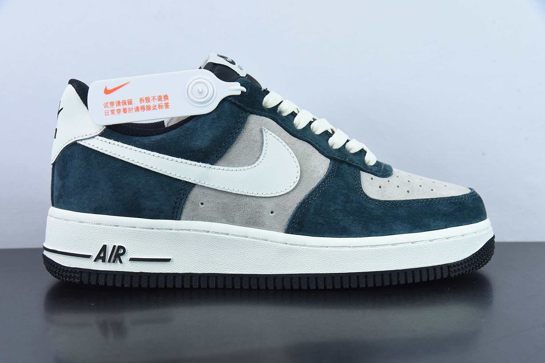 나이키 에어 포스 1 로우 07 밀크 화이트 그레이 컬러 에어 포스 1 로우 탑 캐주얼 슈즈 아이템 번호: NT9955-318 사이즈: 36-44