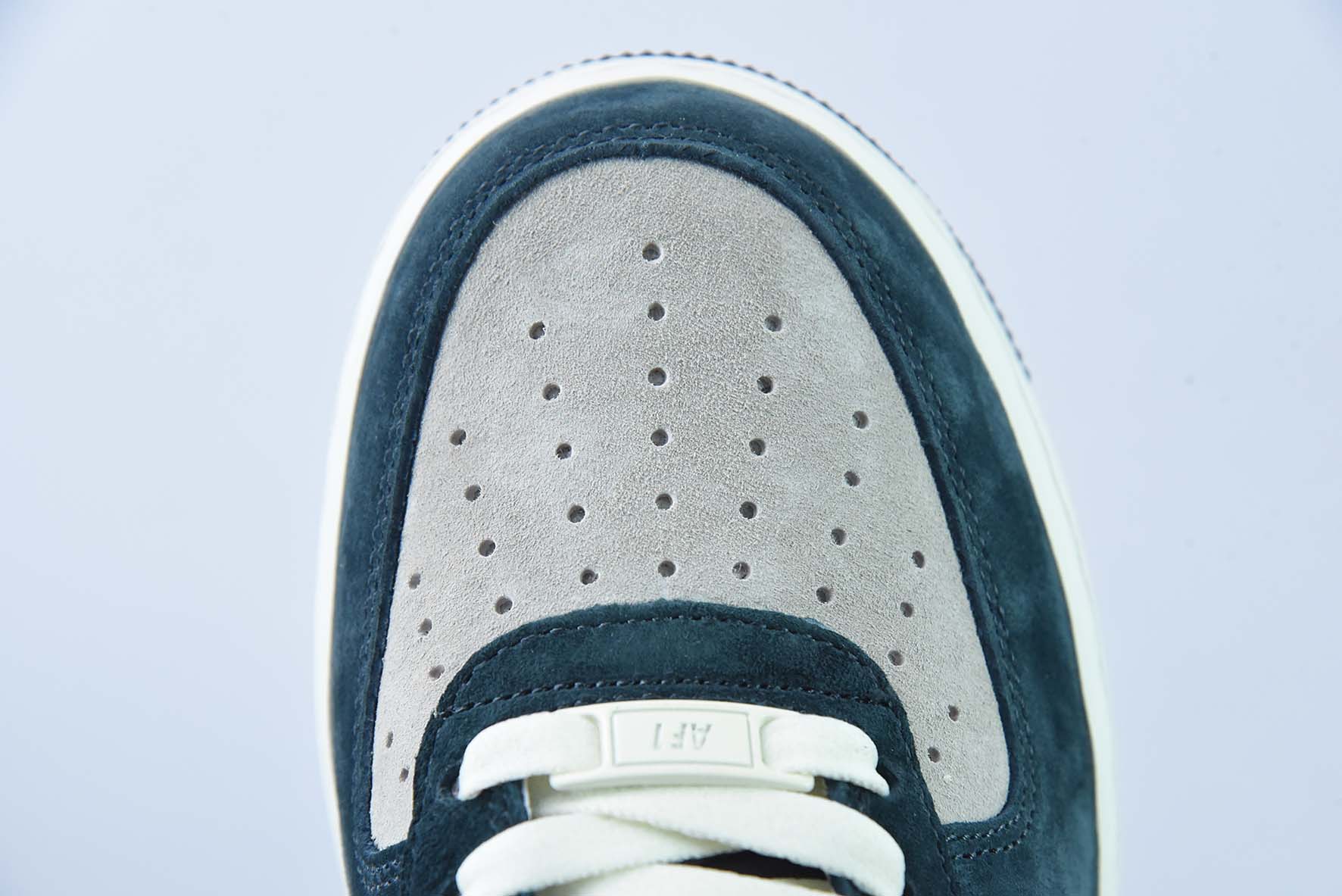 나이키 에어 포스 1 로우 07 밀크 화이트 그레이 컬러 에어 포스 1 로우 탑 캐주얼 슈즈 아이템 번호: NT9955-318 사이즈: 36-44