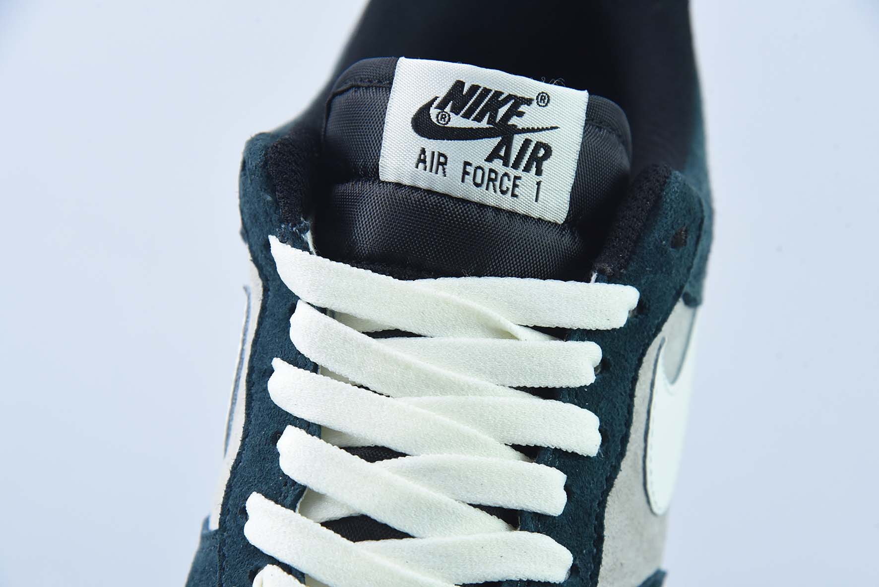 나이키 에어 포스 1 로우 07 밀크 화이트 그레이 컬러 에어 포스 1 로우 탑 캐주얼 슈즈 아이템 번호: NT9955-318 사이즈: 36-44