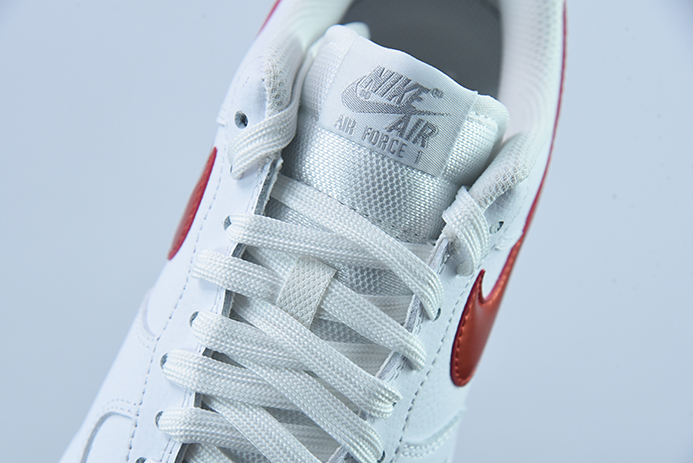 나이키 에어 포스 107 로우 화이트/레드/스페이스 실버 에어 포스 원 화이트/레드/스페이스 실버 스몰 후크 FD0654-100 사이즈: 36-44