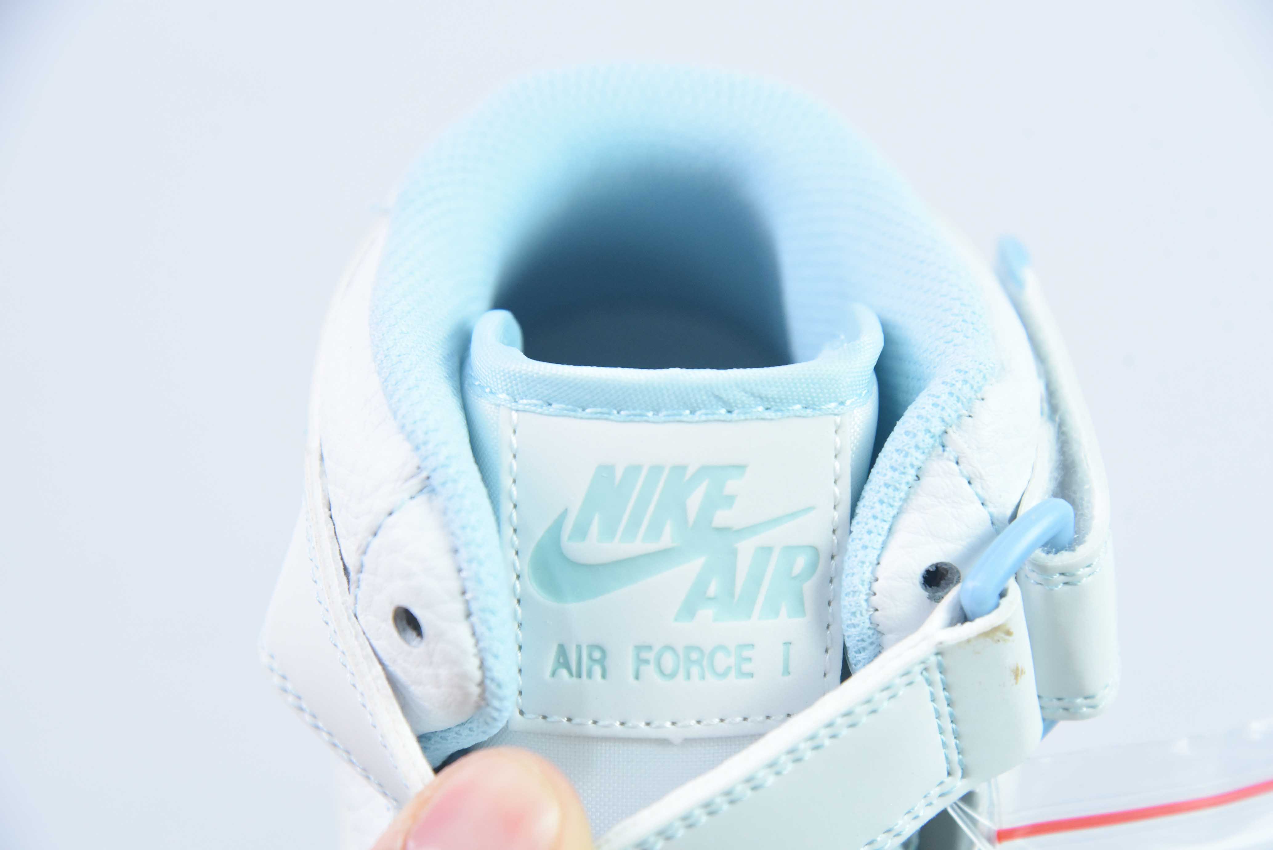 에어 포스 미드 아이스 블루 풀 스카이 스타 화이트 블루 마커 에어 포스 107 미드 (마커로 낙서 가능) 아이템 번호: MK0619-255 사이즈: 36-44