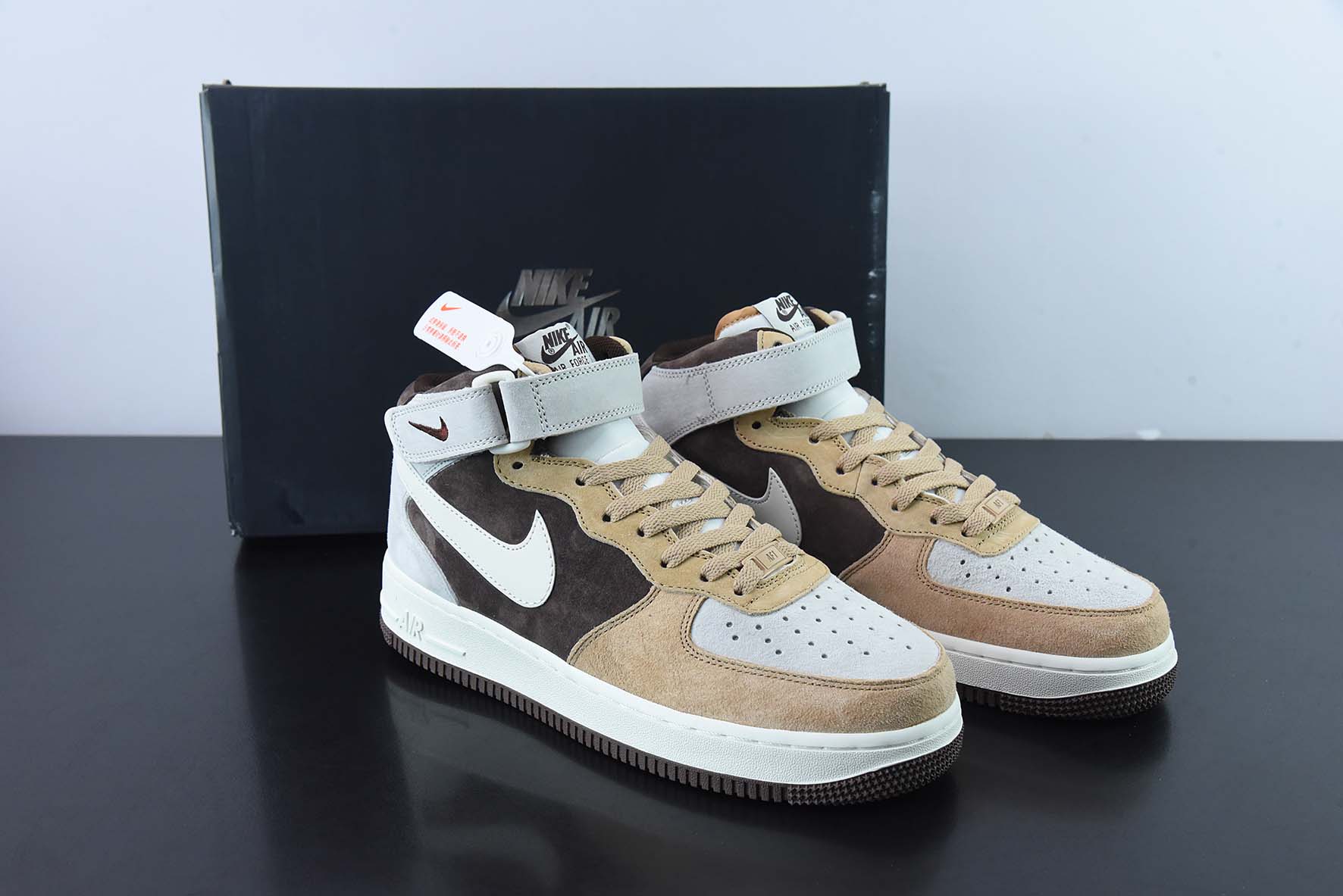 나이키 에어 포스 1 미드 07 스웨이드 커피빈 컬러 에어 포스 원 미드 탑 캐주얼 슈즈 아이템 번호: AL6896-556 사이즈: 36-44