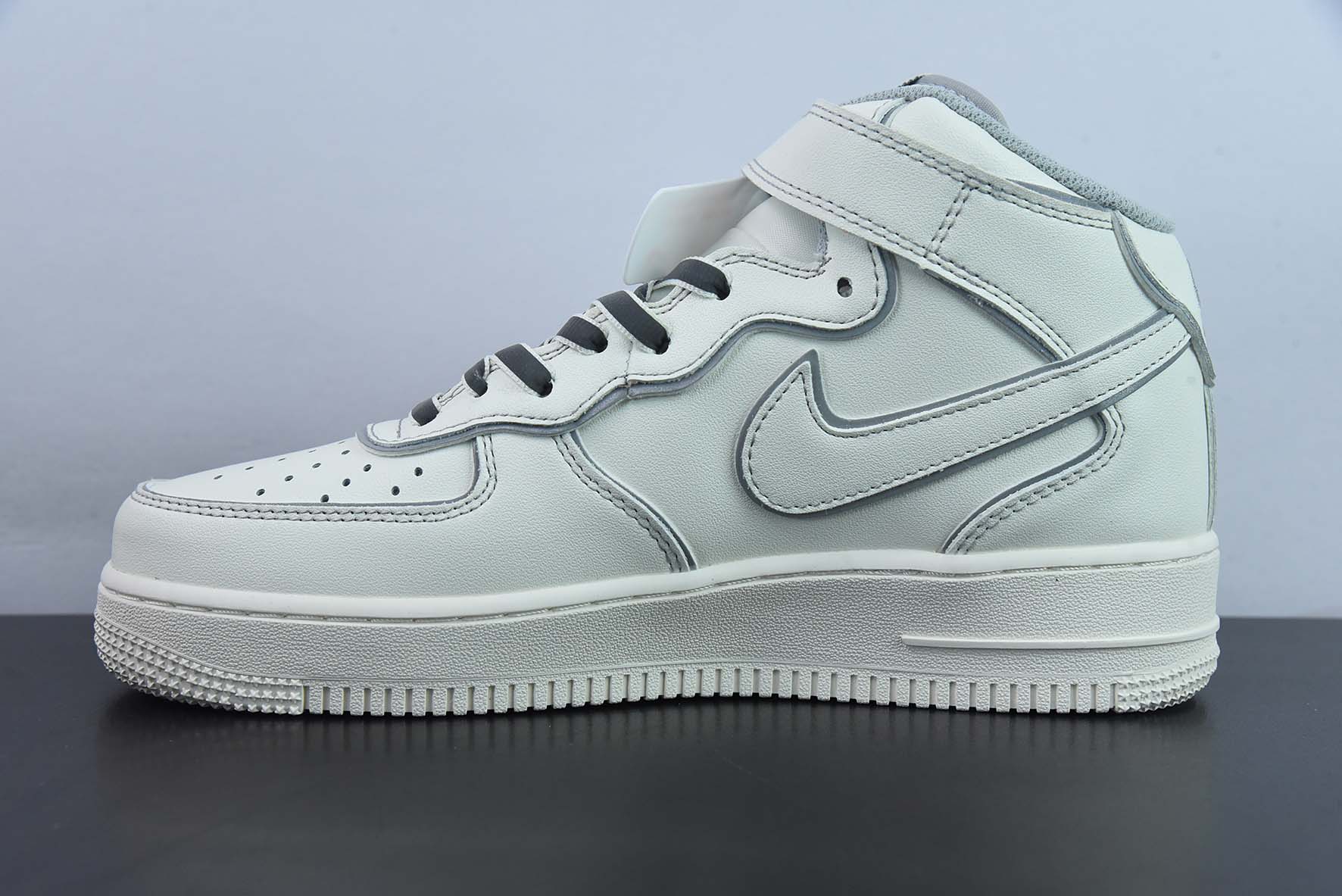 나이키 에어 포스 1 07 미드 베이지 및 그레이 나이트메어 에어 포스 1 미드 탑 스포츠 및 레저 보드숏 아이템 번호: AQ1218-118 사이즈: 36-44