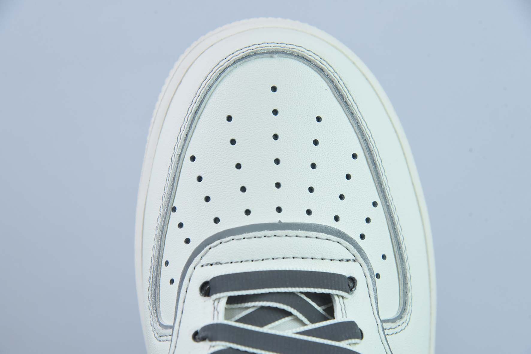 나이키 에어 포스 1 07 미드 베이지 및 그레이 나이트메어 에어 포스 1 미드 탑 스포츠 및 레저 보드숏 아이템 번호: AQ1218-118 사이즈: 36-44