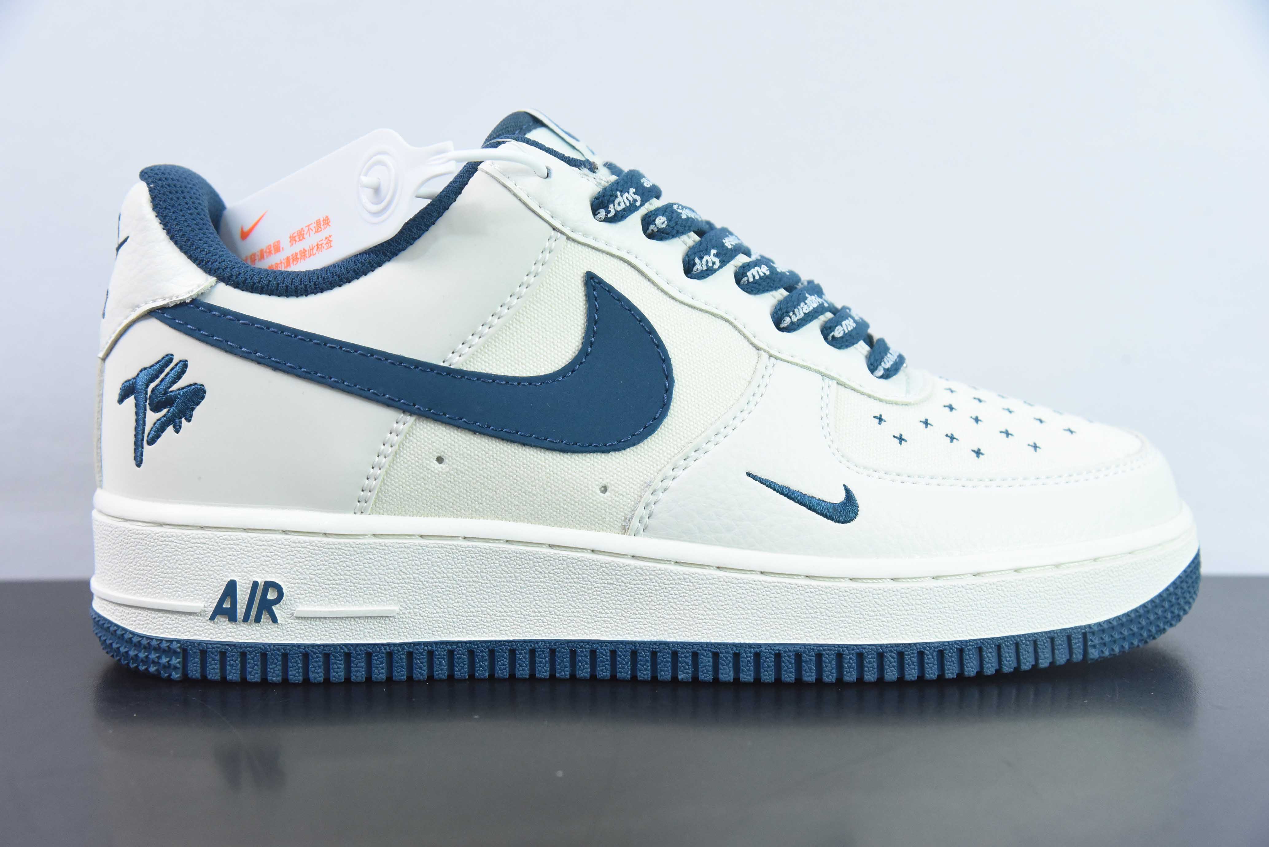 나이키 에어 포스 1 로우 07 TS x 슈프림 쓰리웨이 조인트 화이트 네이비 블루 공식 아이템: 756 사이즈: 36-44