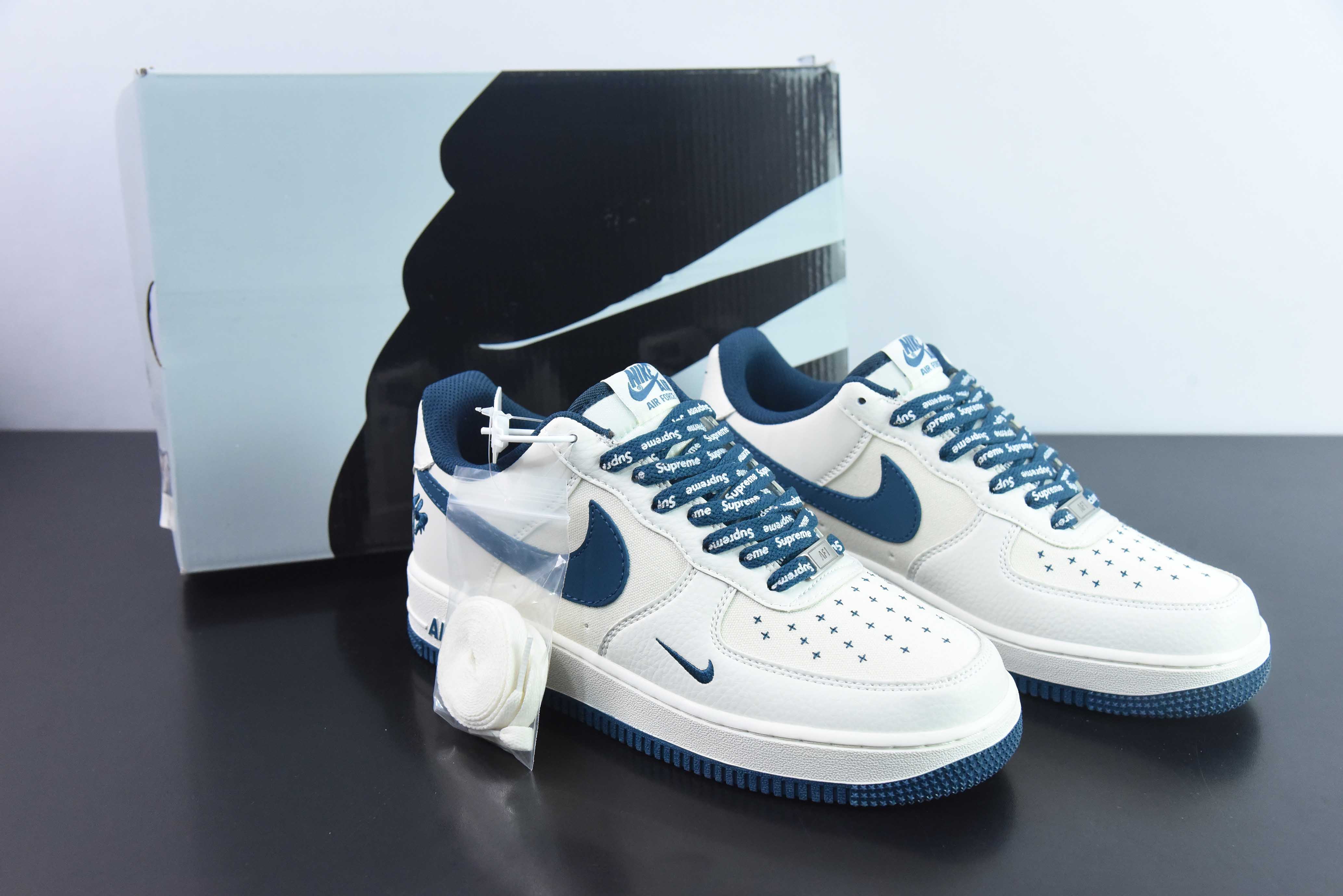 나이키 에어 포스 1 로우 07 TS x 슈프림 쓰리웨이 조인트 화이트 네이비 블루 공식 아이템: 756 사이즈: 36-44