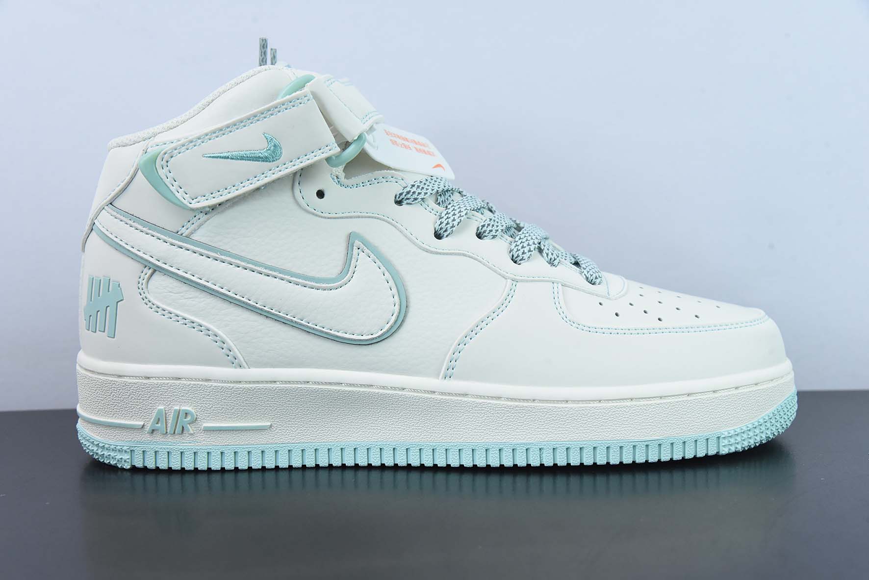 나이키 에어 포스 1 미드 07 베이지 블루 별이 가득한 하늘 미드탑 에어 포스 1 캐주얼 스니커즈 아이템 번호: GB5969-002 사이즈: 36-44