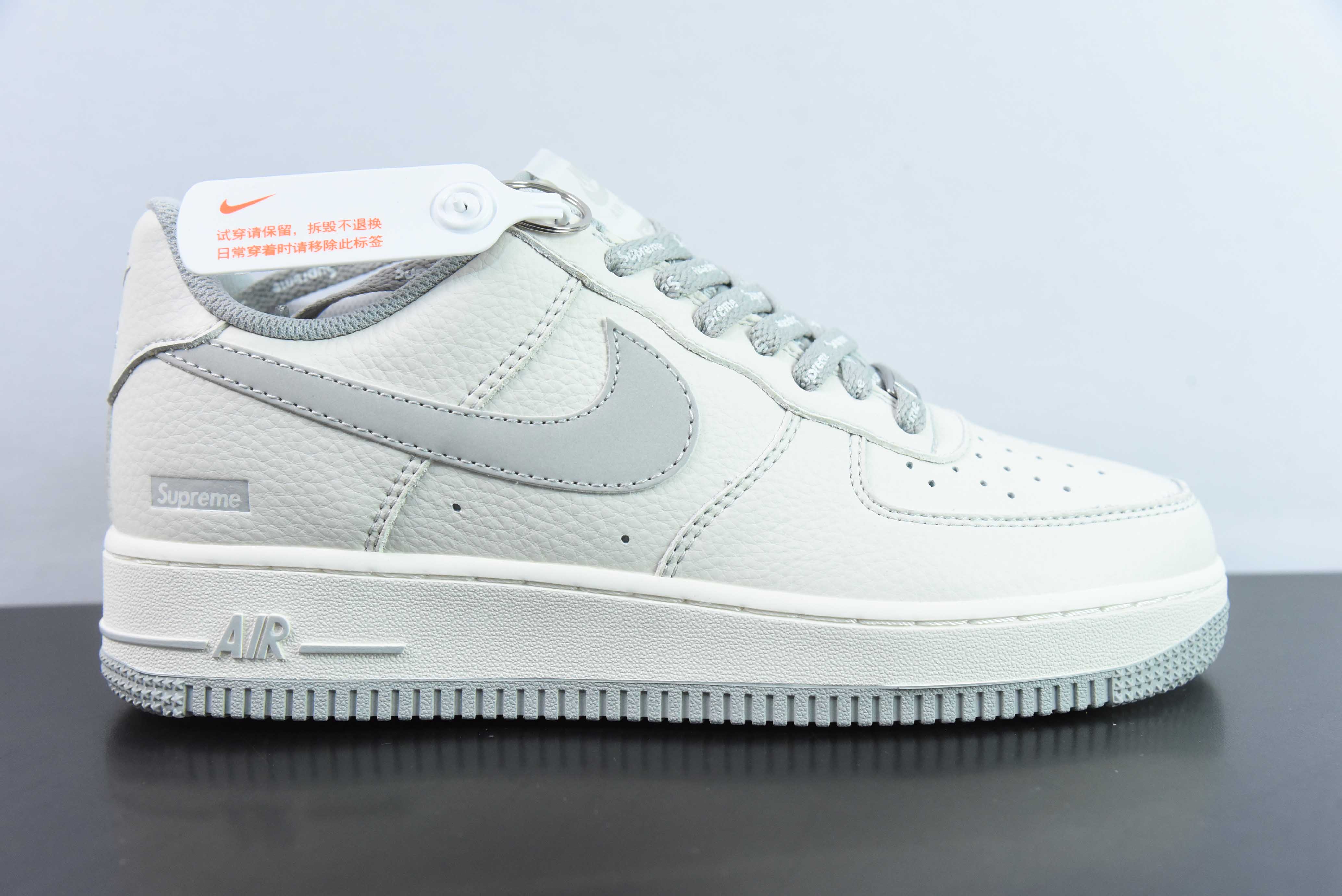 Supreme x Nk 에어 포스 1 07 로우 베이지 화이트 그레이 공동 브랜드 에어 포스 1 로우 탑 캐주얼 슈즈 아이템 번호 : SU0220-007 사이즈 : 36-44