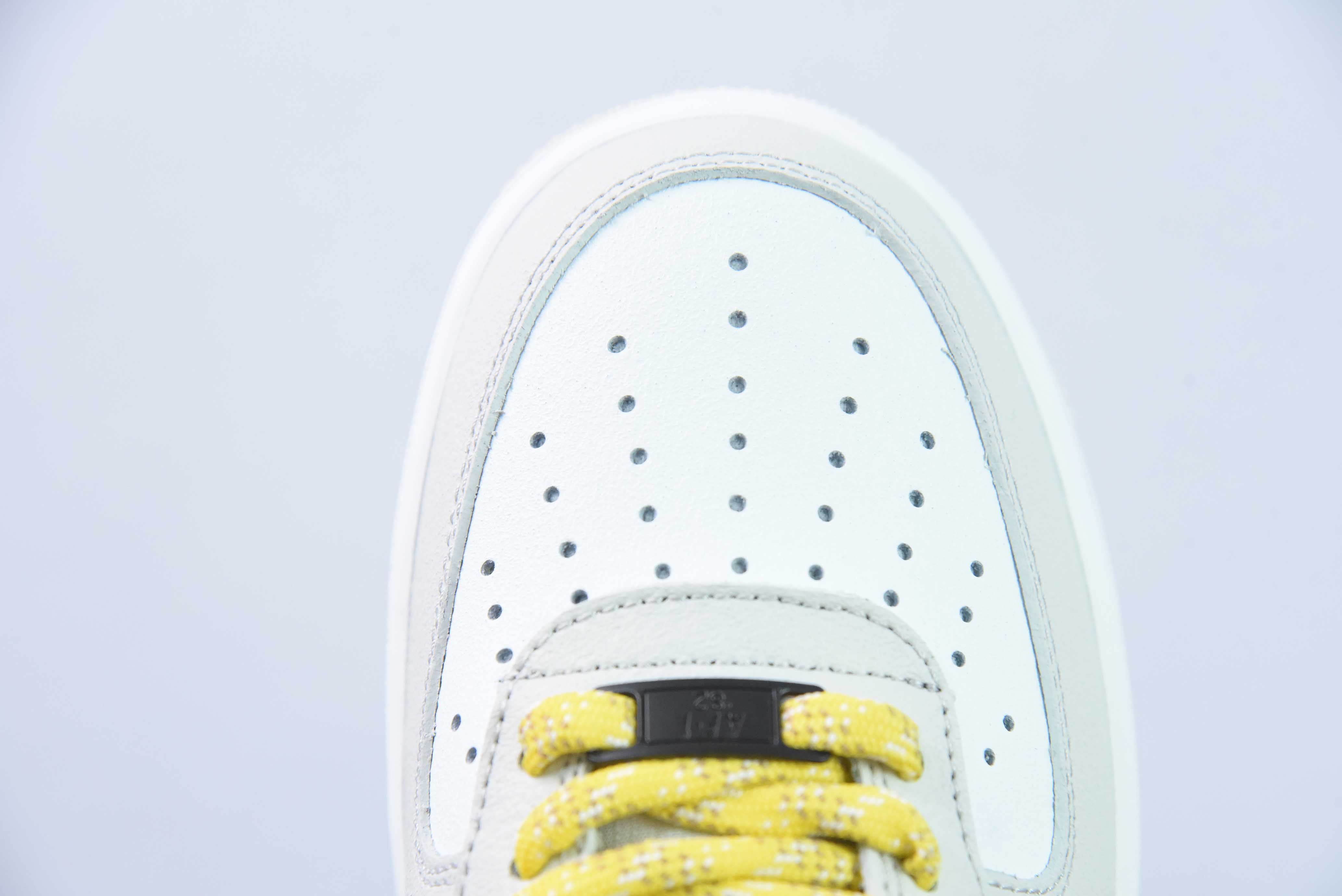 나이키 에어 포스 1 AF1 에어 포스 원 / 로우탑 화이트 그레이 브라운 옐로우 아이템 번호: FV3628-031 사이즈: 36-44