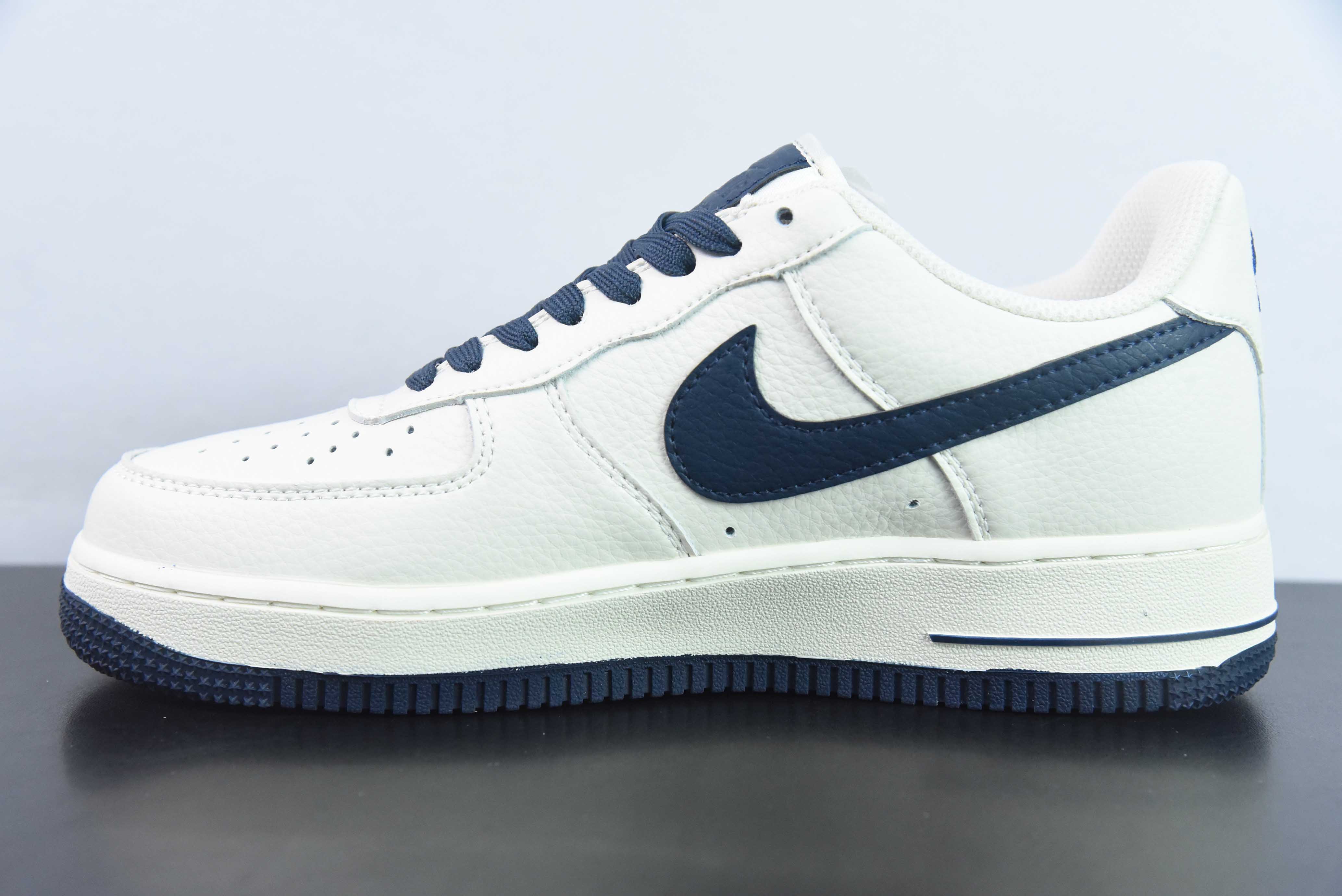 나이키 에어 포스 1 로우 07 x 더 노스페이스 x 슈프림 3사 공동 브랜드 에어 포스 1 로우탑 운동화 아이템 번호: SU2305-005 사이즈: 36-44