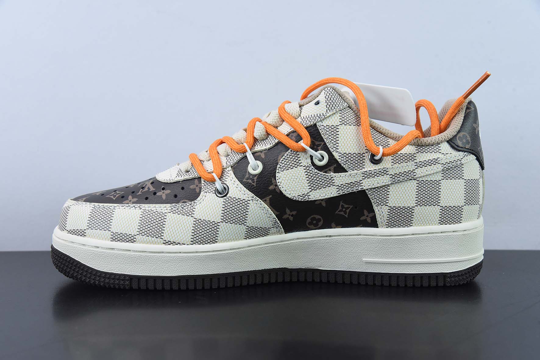 나이키 에어 포스 1 07 로우 LV 베이지/커리 디컨스트럭션 시리즈 레이스업 스타일 에어 포스 1 로우 탑 아이템 번호: 36-44