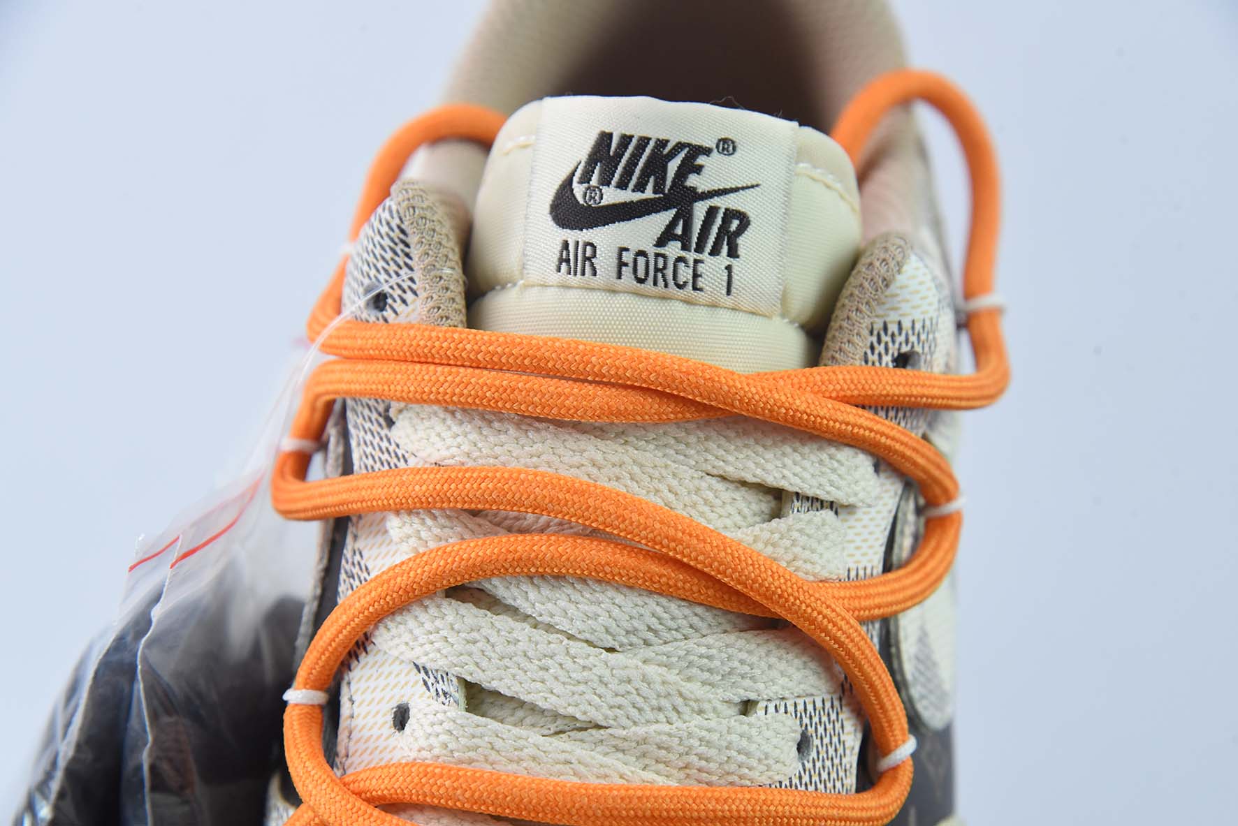 나이키 에어 포스 1 07 로우 LV 베이지/커리 디컨스트럭션 시리즈 레이스업 스타일 에어 포스 1 로우 탑 아이템 번호: 36-44