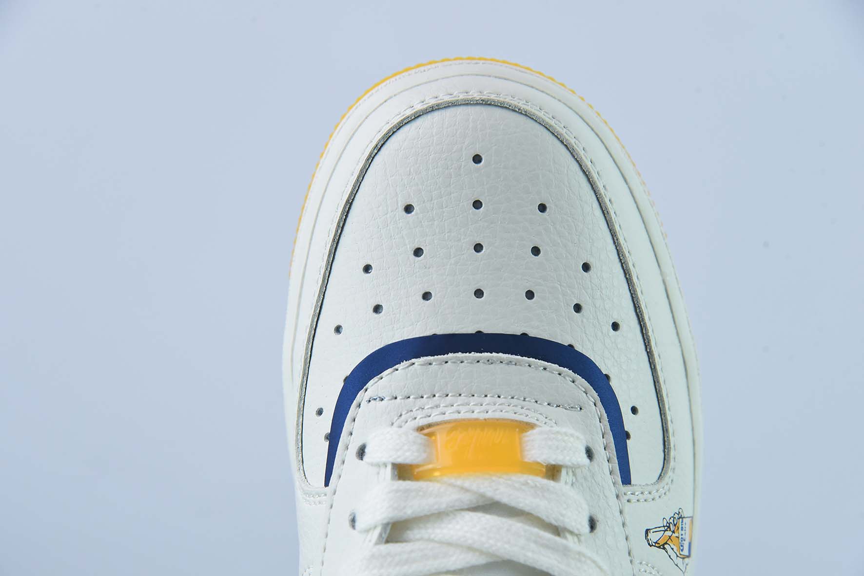 나이키 에어 포스 1 07 로우 코로나 코로나 테마 에어 포스 1 로우 탑 캐주얼 보드 슈즈 아이템 번호 : CW1574-806 사이즈 : 36-44