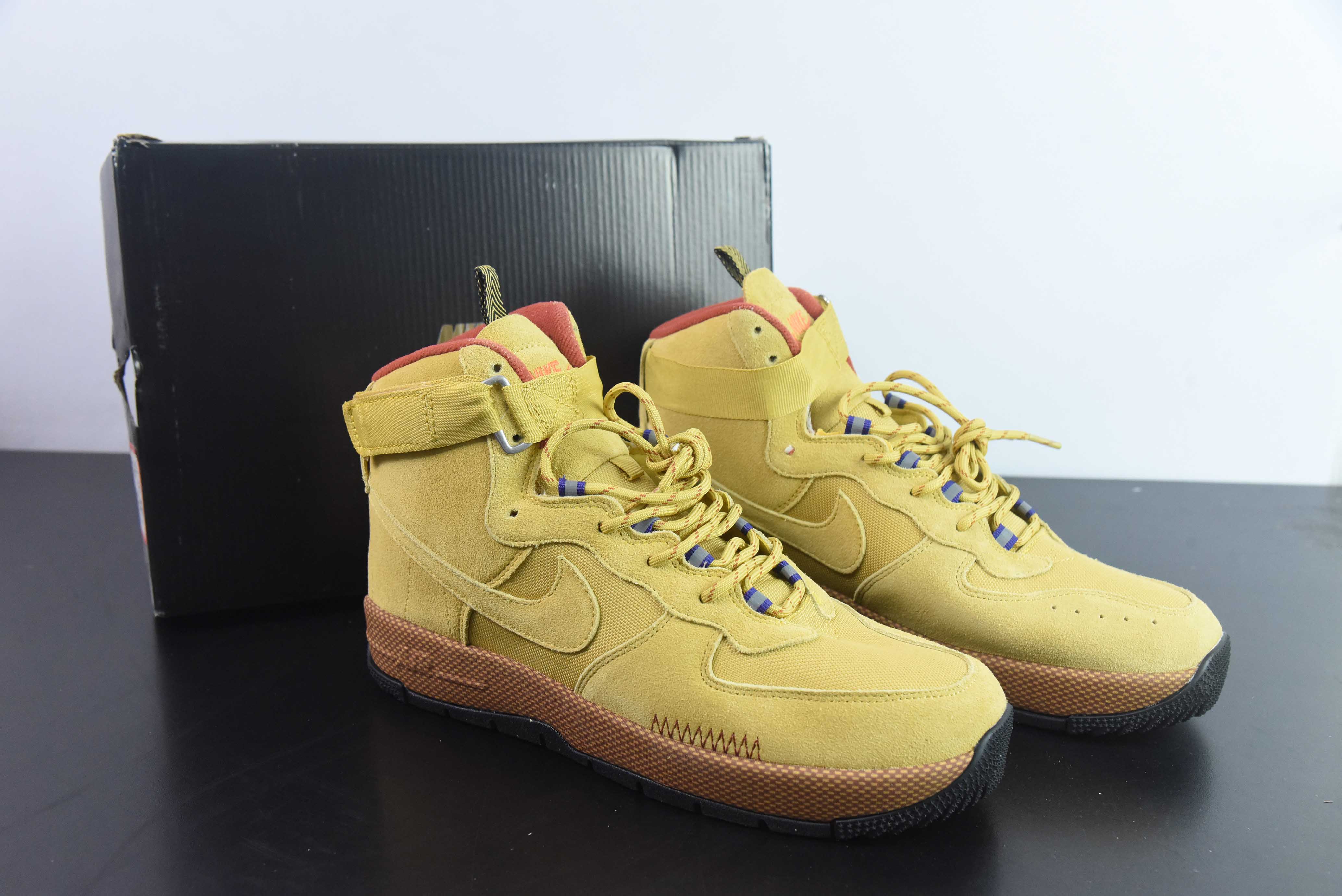 NK 에어 포스 1 고어텍스 하이 부츠 에어 포스 1 개선된 미끄럼 방지 두꺼운 밑창 하이탑 백 캐주얼 스포츠 부츠 보드화 아이템 번호: FB2348-700 사이즈: 36-44