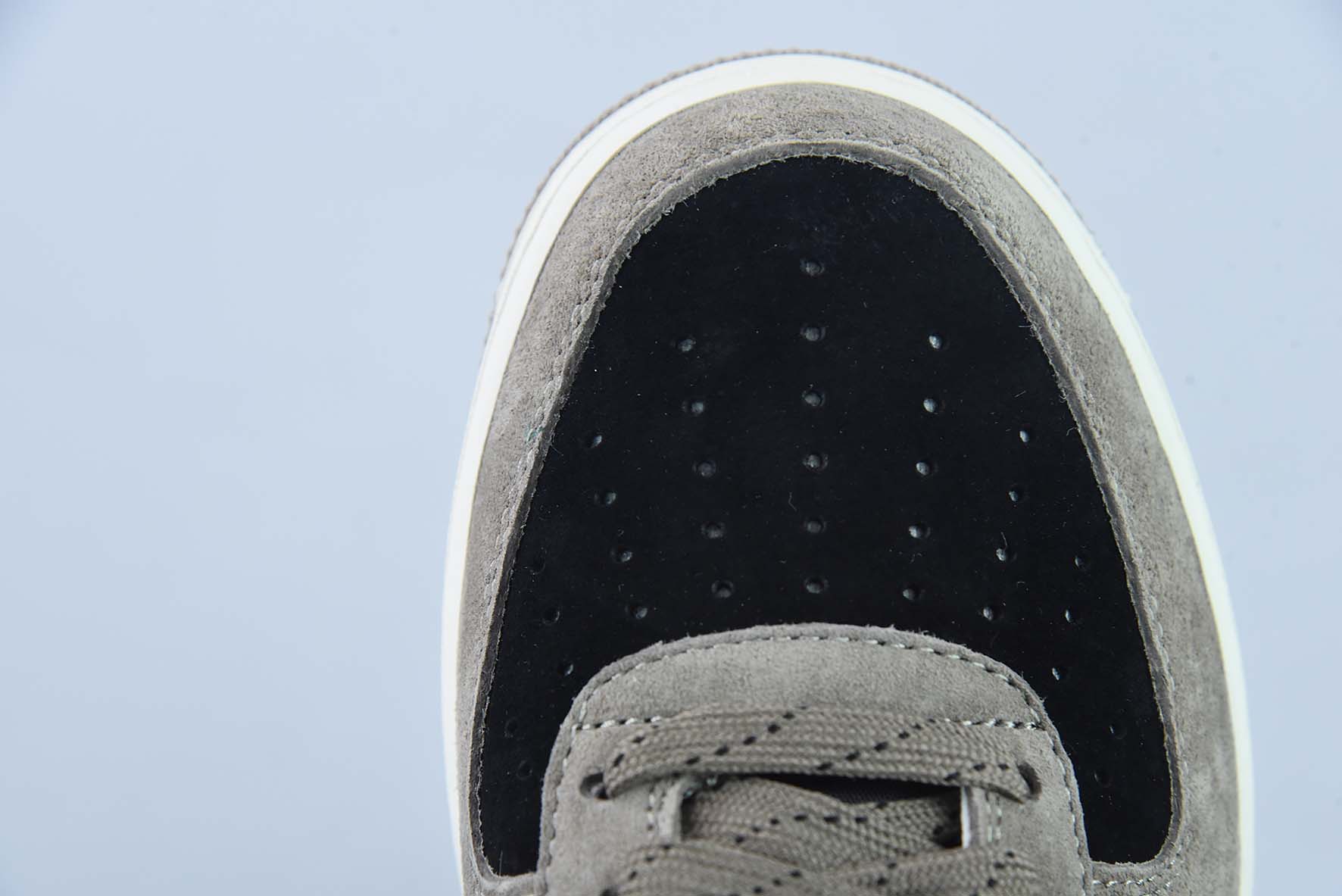 아키라 x 나이키 에어 포스 1 로우 07 모카 블랙 스웨이드 스카이 스타 컬러 에어 포스 1 아이템 번호: DB0066-223 사이즈: 36-44